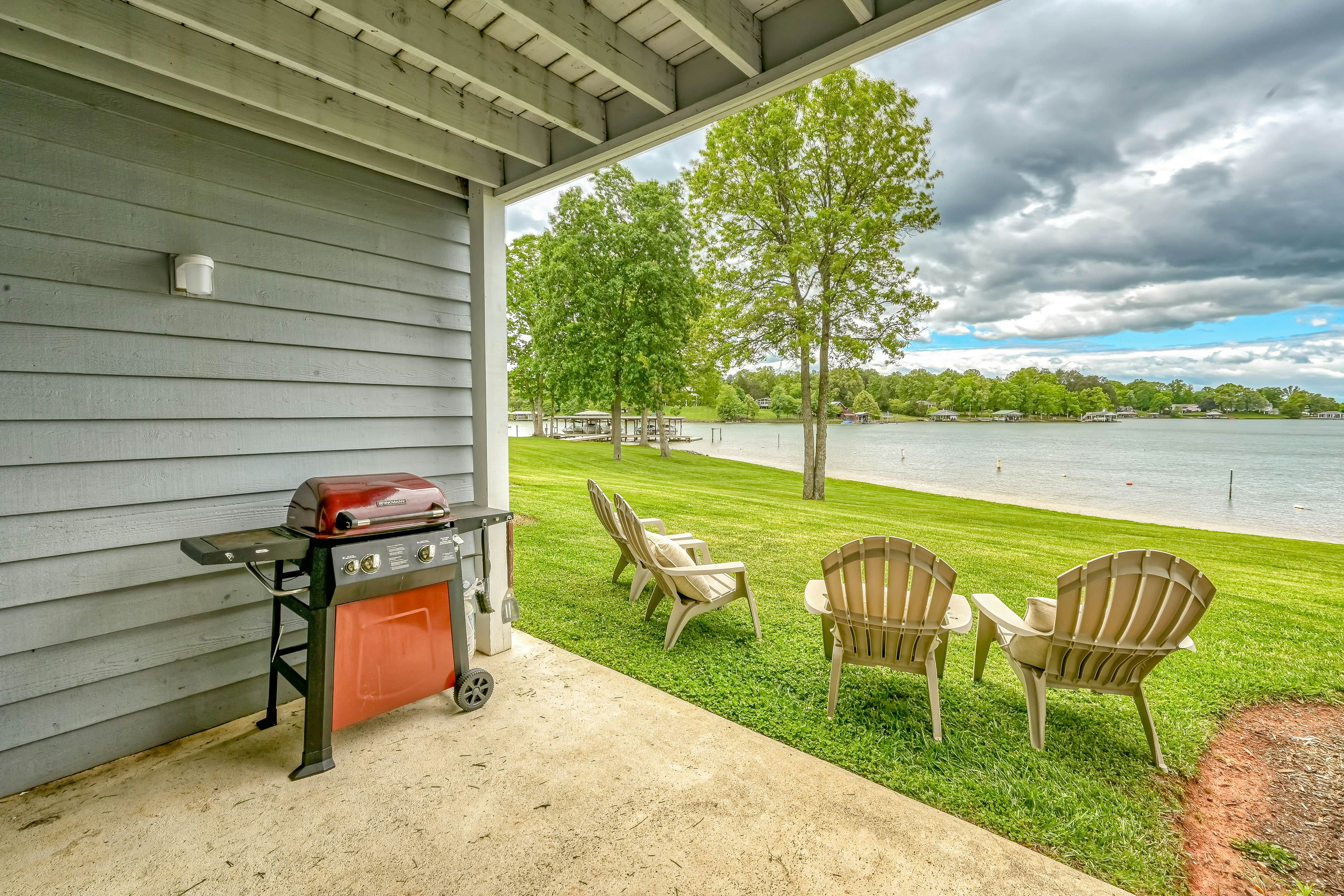 Sunset Cove 3 BD Huddleston, VA Vacation Rental Vacasa