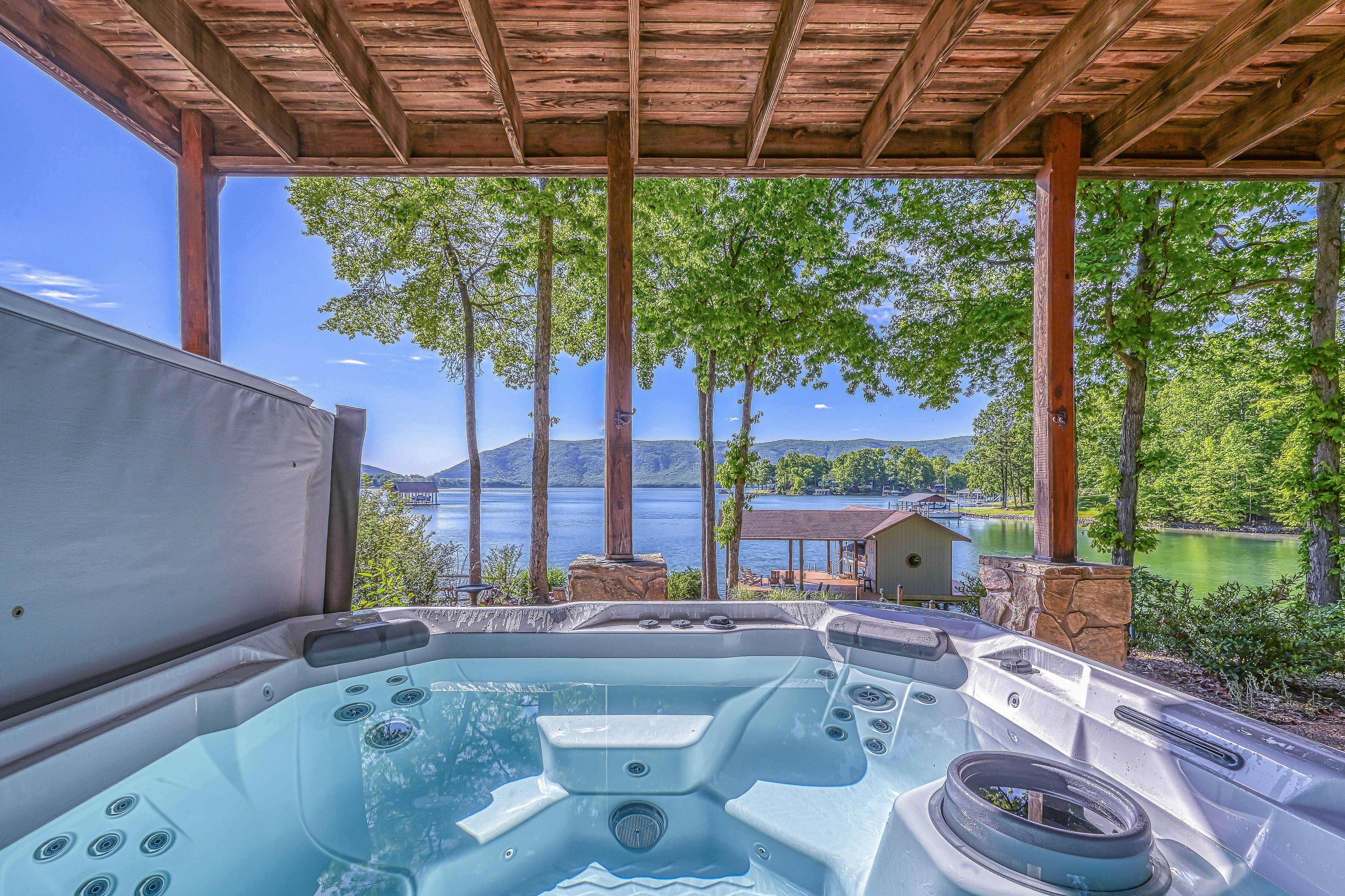 Smith Mountain Lake House Rentals, Vacation Rentals, Cabins Vacasa