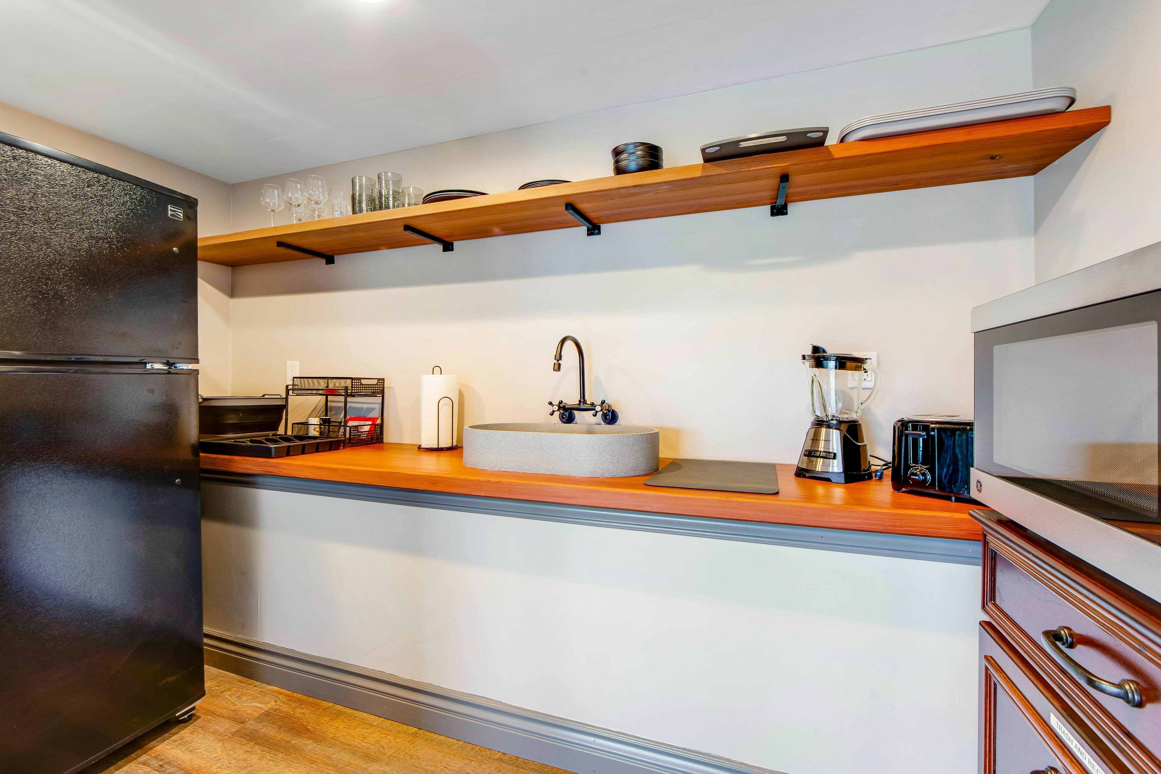 Surreal Feel Lakeview Chalet 