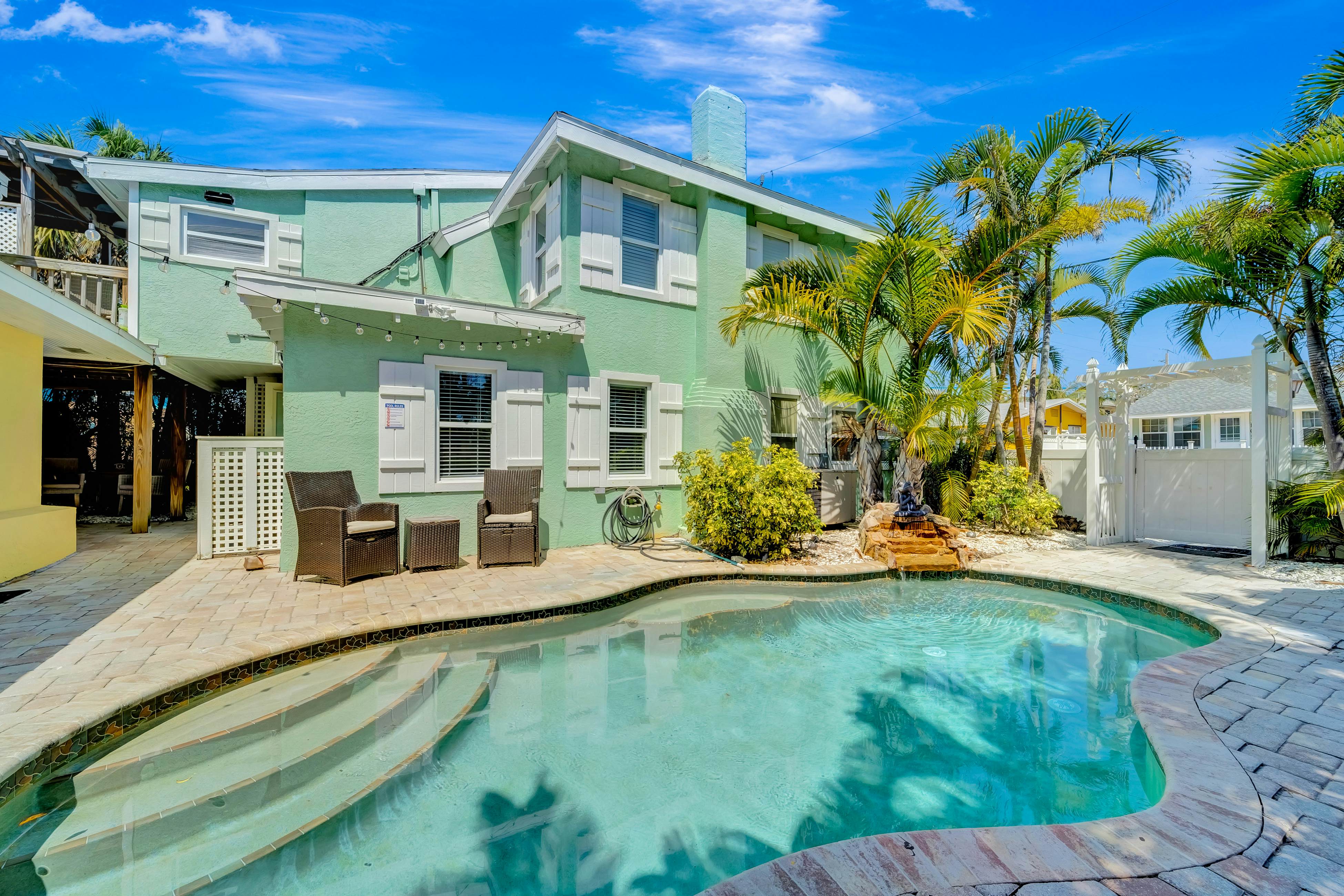 Anna Maria Island Vacation Rentals, Beach Houses, Condos | Vacasa