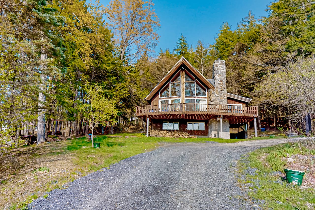 Mad River Valley Ski Chalet 4 BD Waitsfield, VT Vacation Rental Vacasa