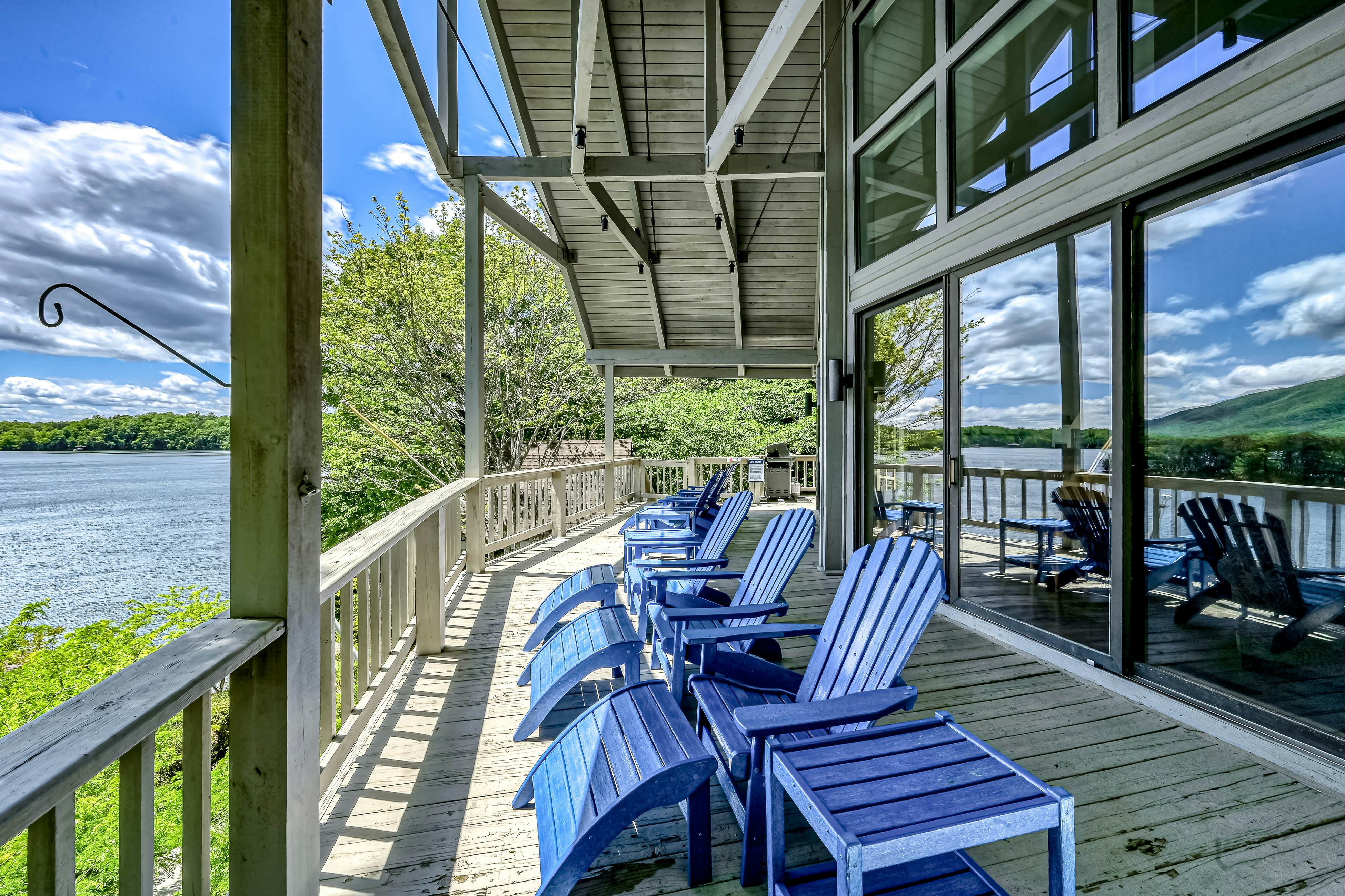 Our Point of View 3 BD Huddleston, VA Vacation Rental Vacasa