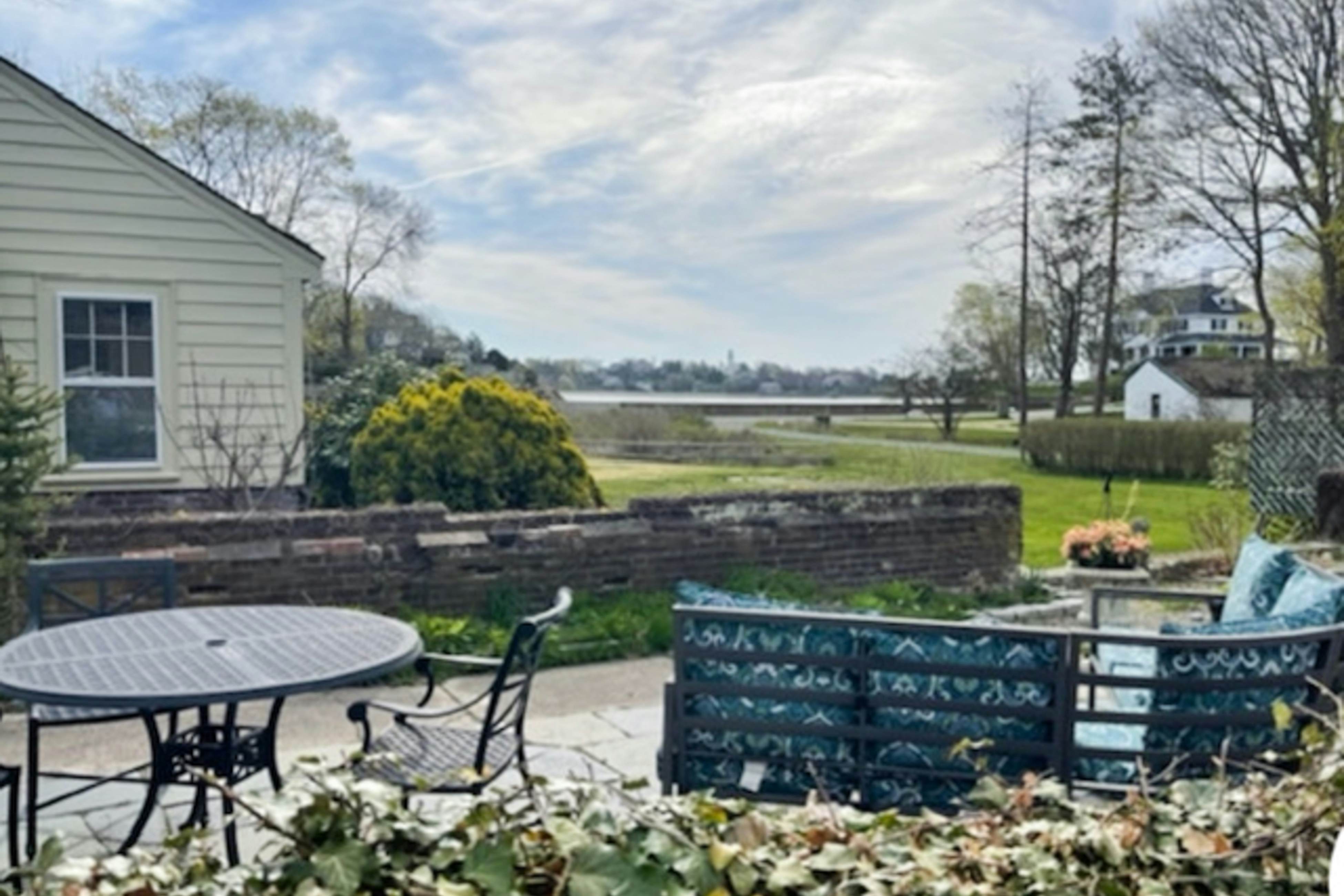 Garden Cottage By The Sea