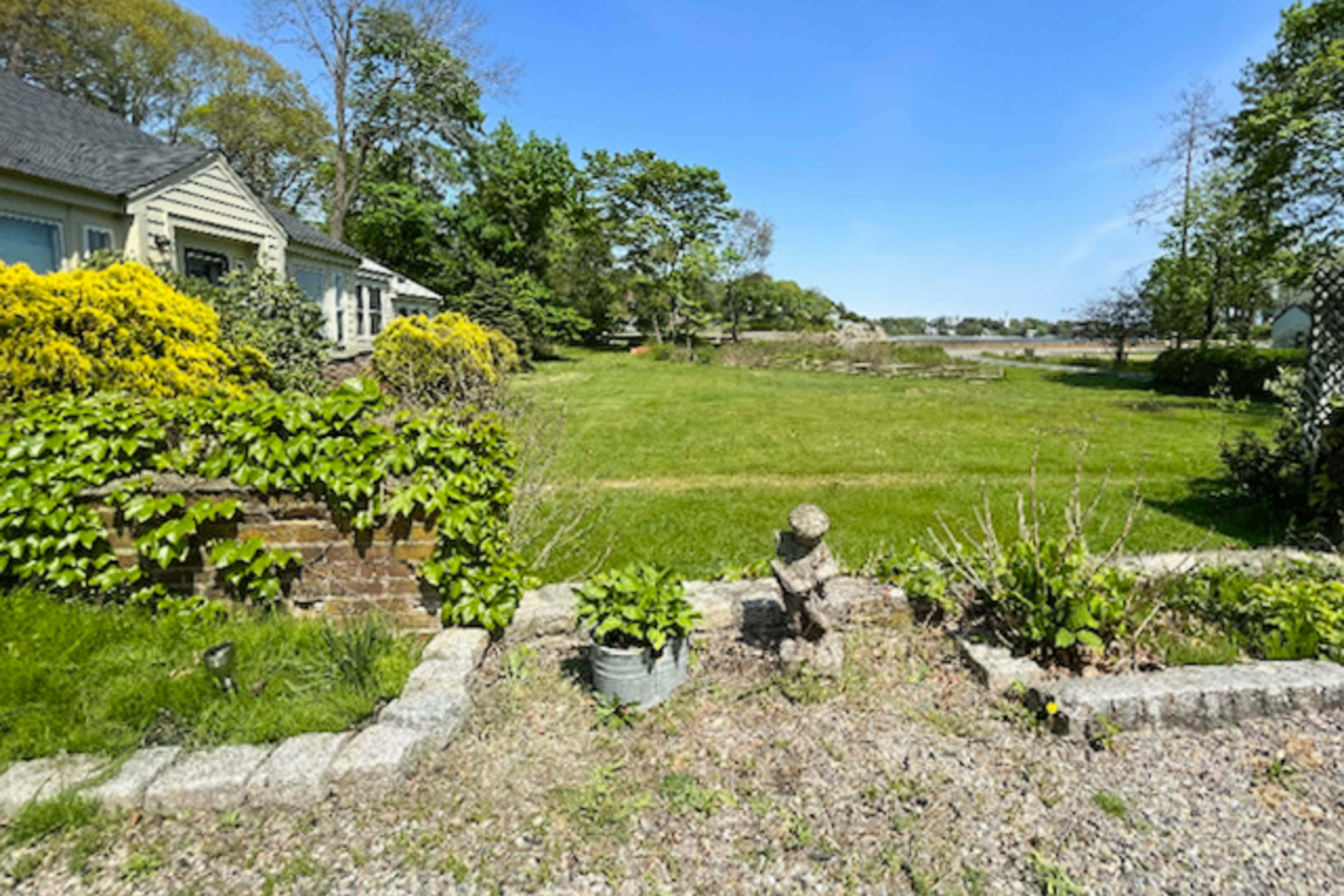 Garden Cottage By The Sea