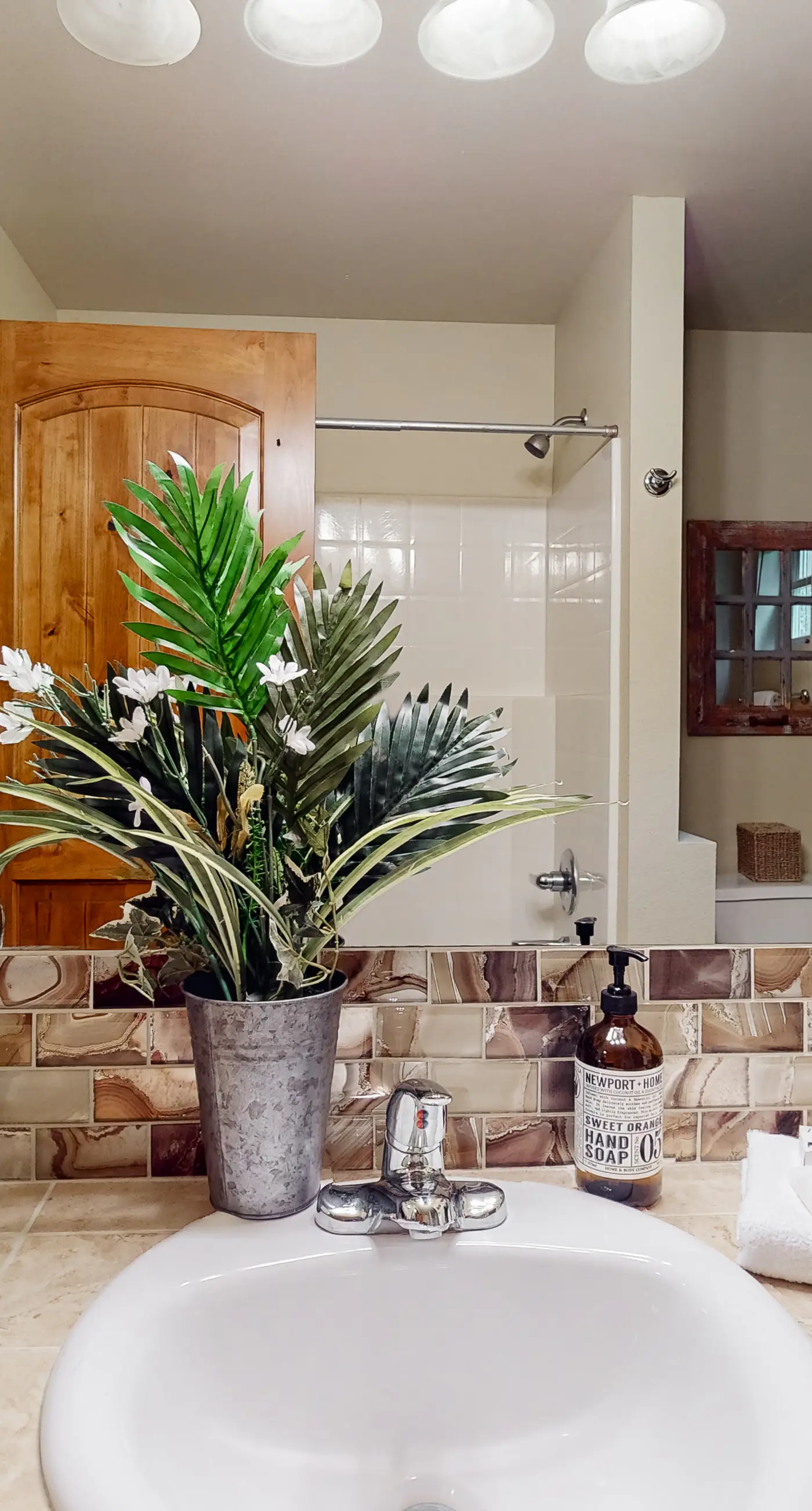 Pine-Loch Sun Retreat