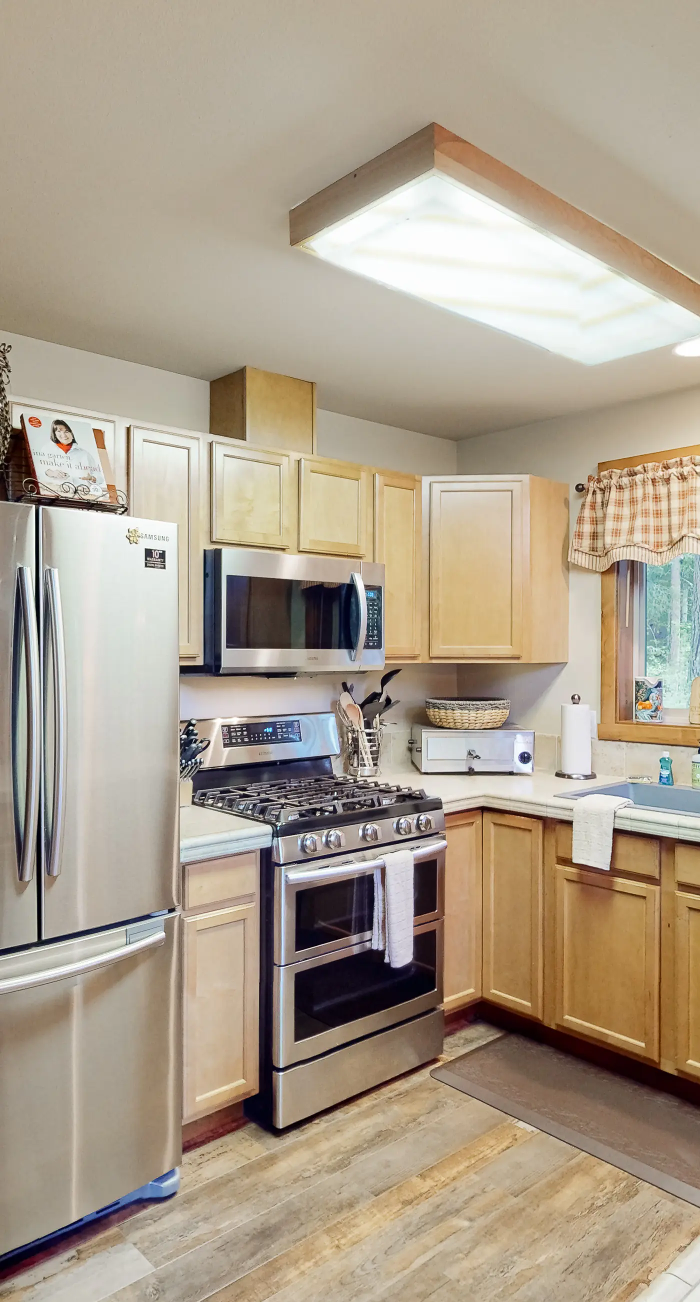 Pine-Loch Sun Retreat