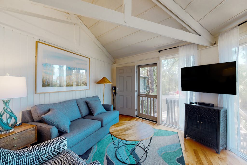 Adorable ocean side villa with large windows & natural lighting, dog friendly — Hilton Head, SC — vacation rental