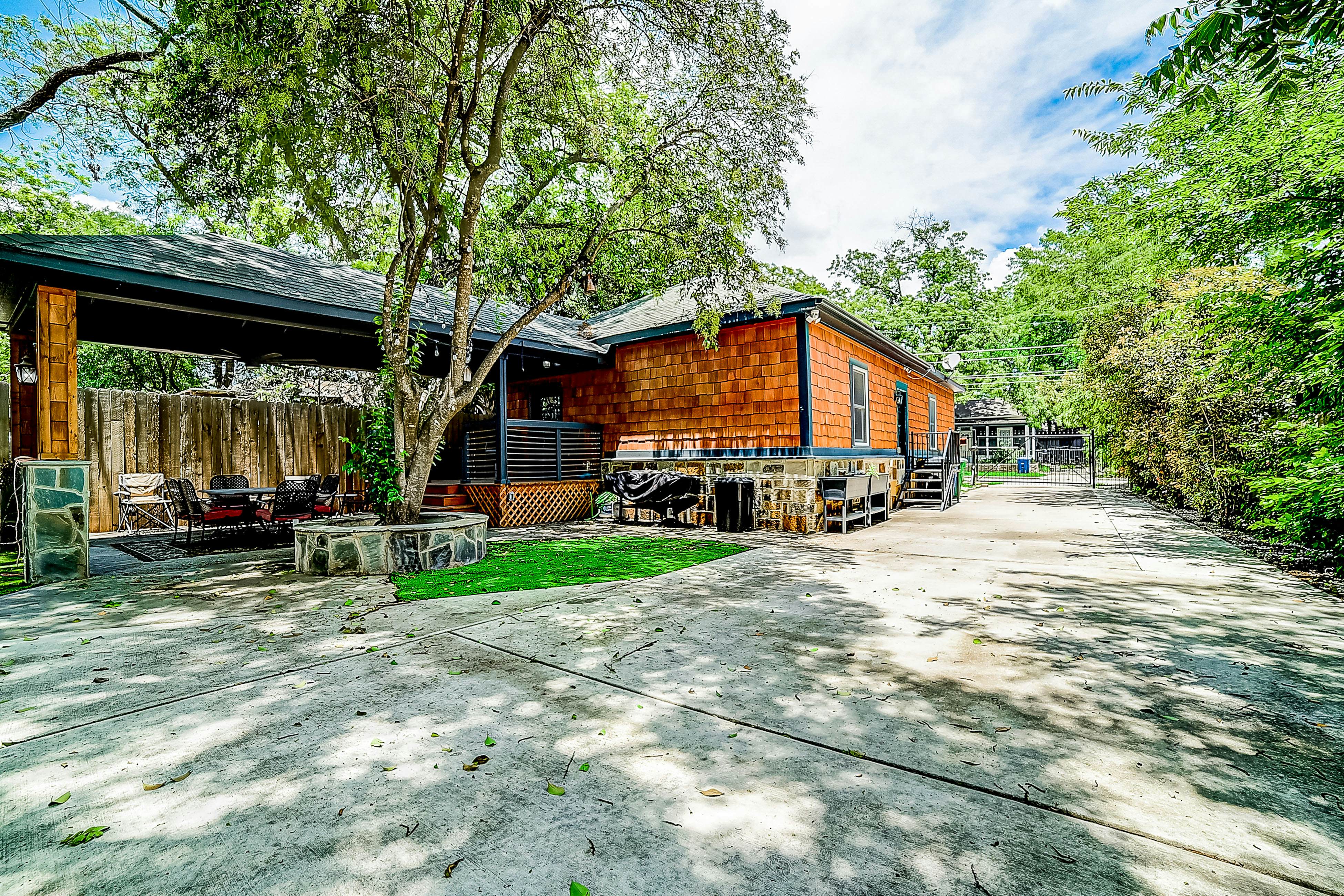 Hideaway off St Marys