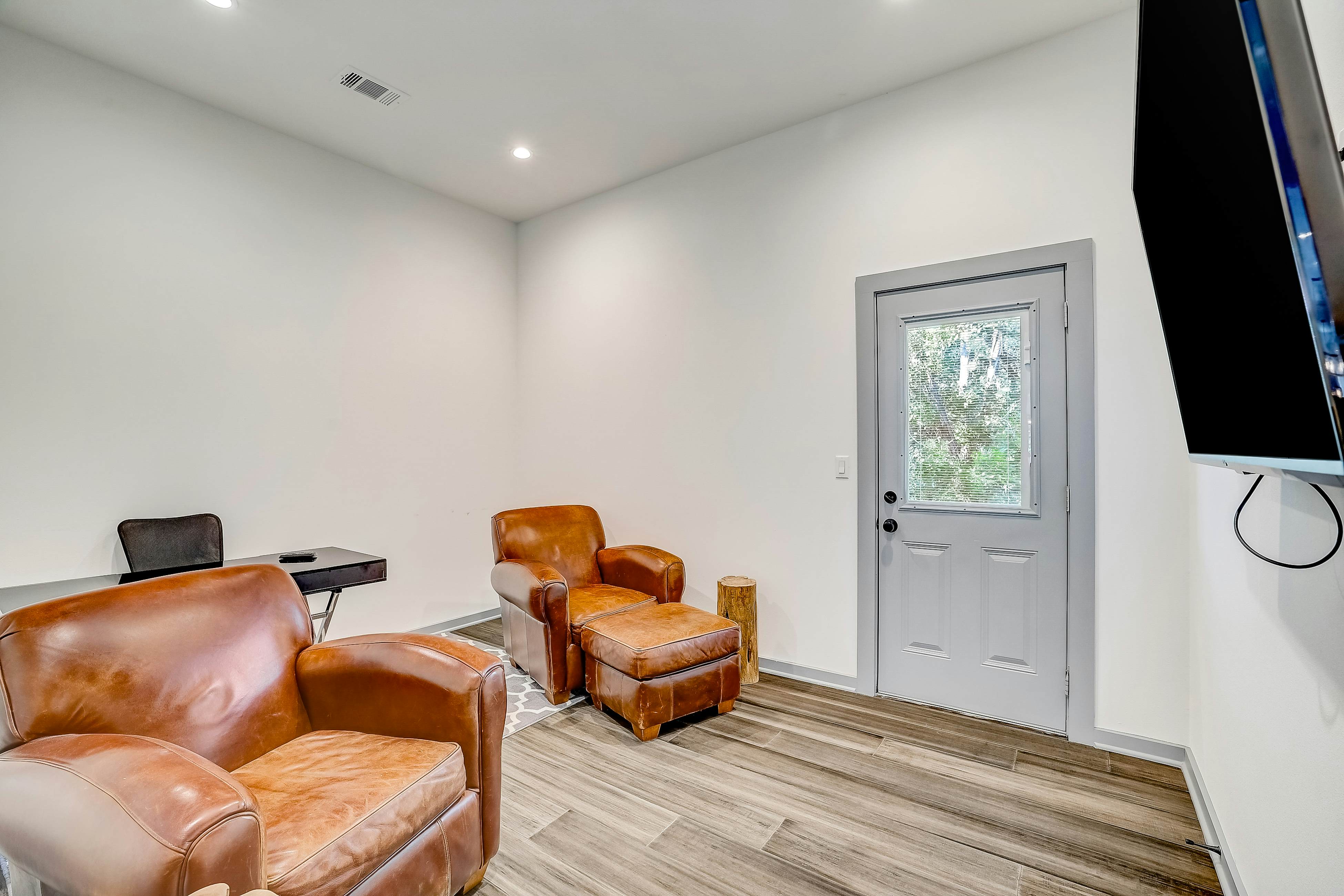 Serene Austin Stunner