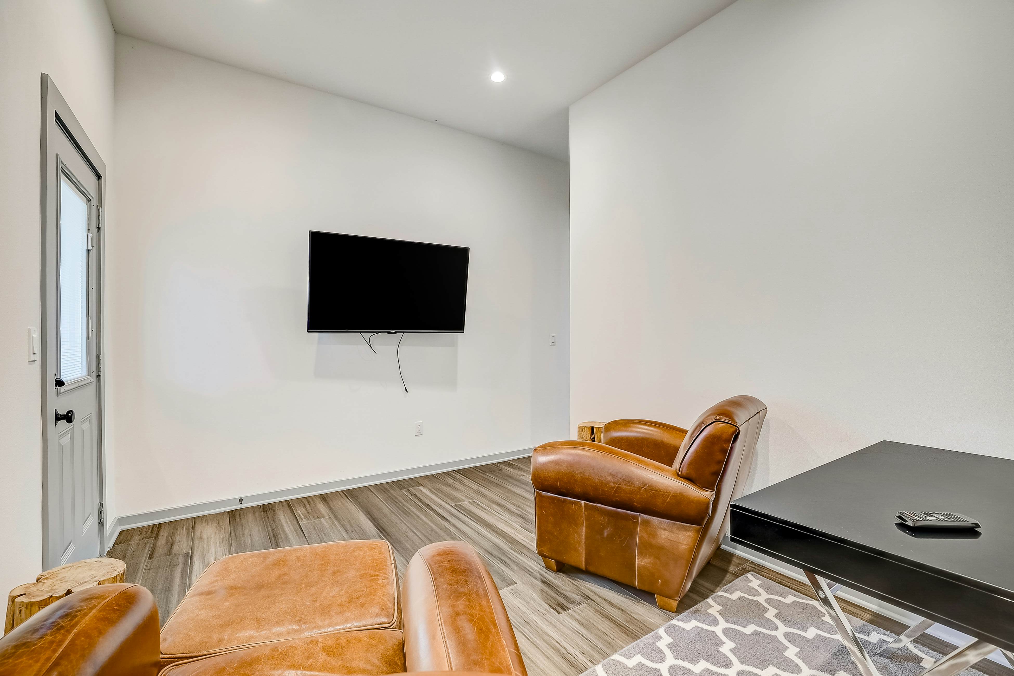 Serene Austin Stunner