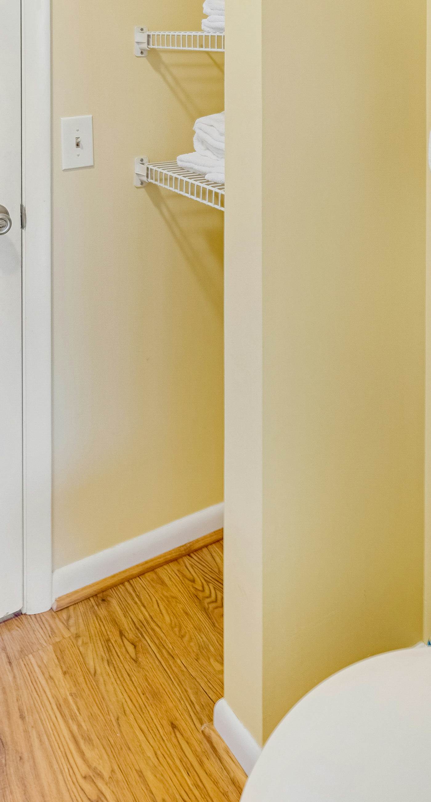 Scarborough Village - 245 Country Club Dr, Unit #608