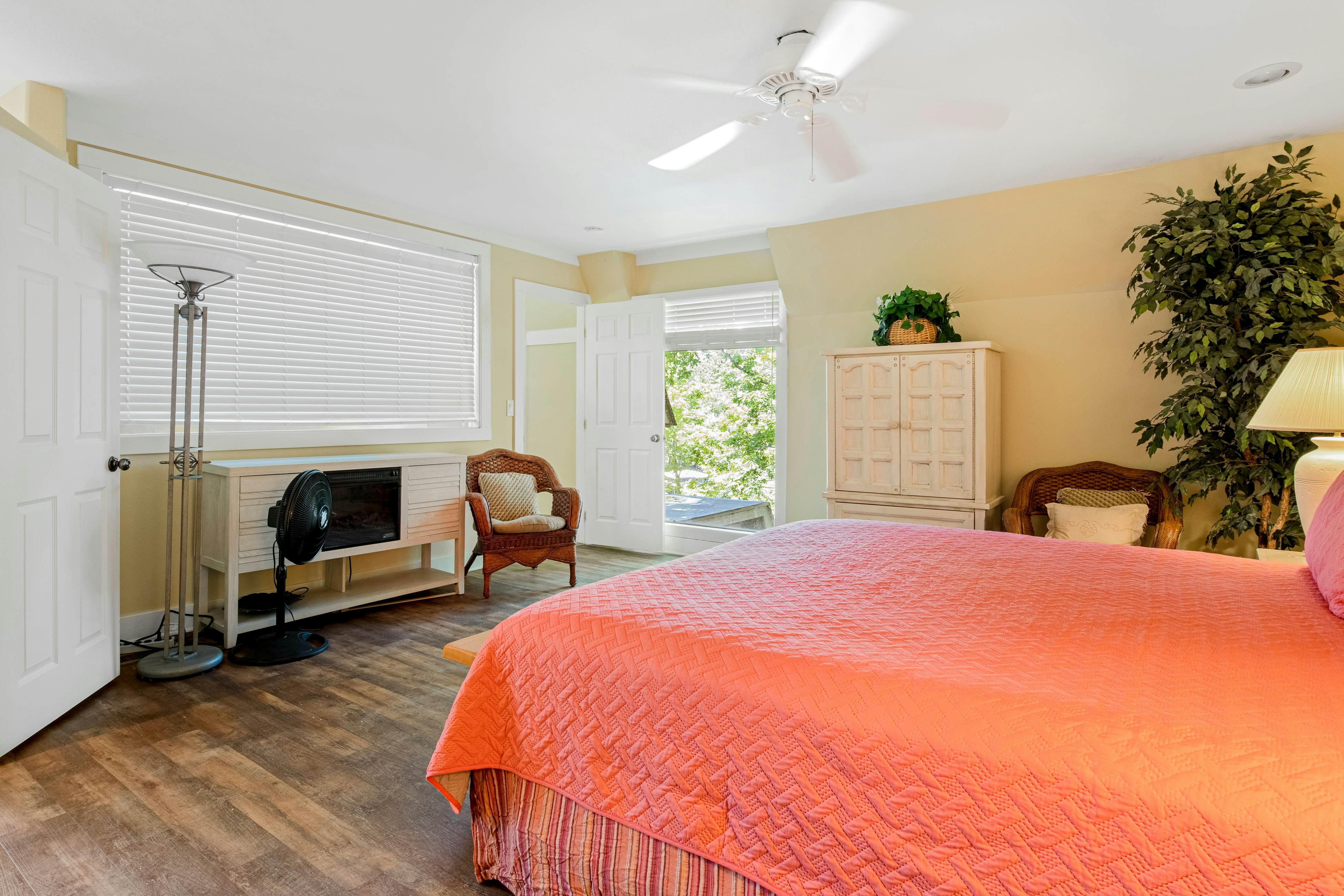 Grammy and Papas Lakeside Dugout