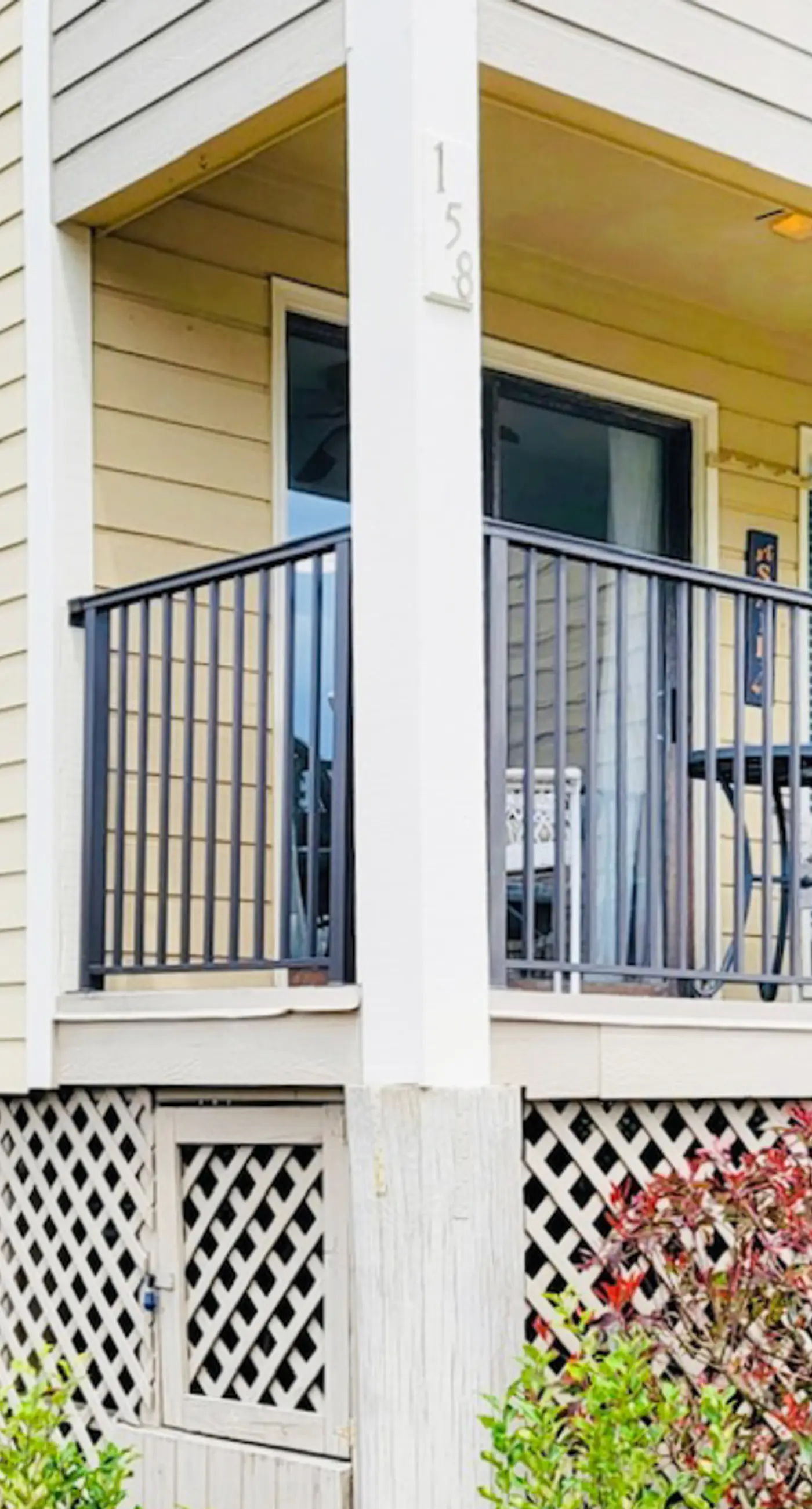 HH Beach & Tennis 158B