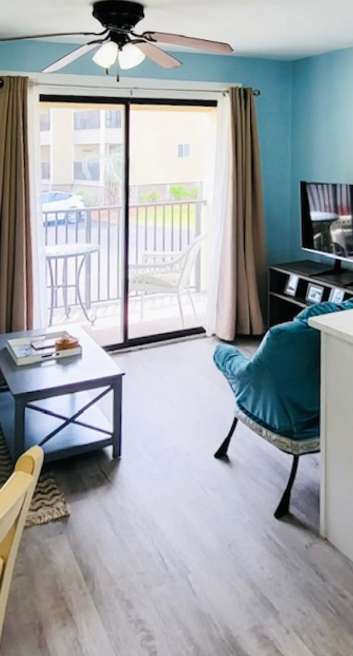 HH Beach & Tennis 158B