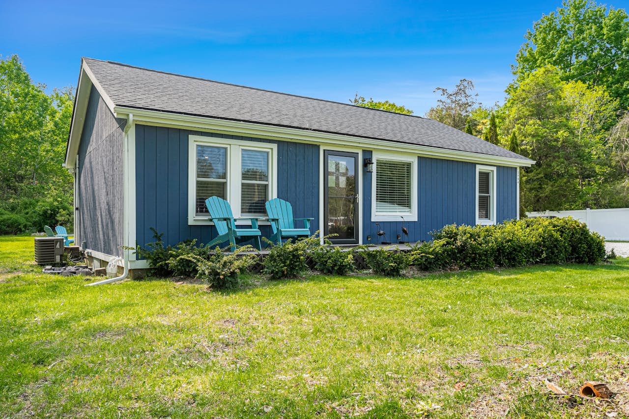 The Blue Star Cottage 2 BD Saugatuck, MI Vacation Rental Vacasa