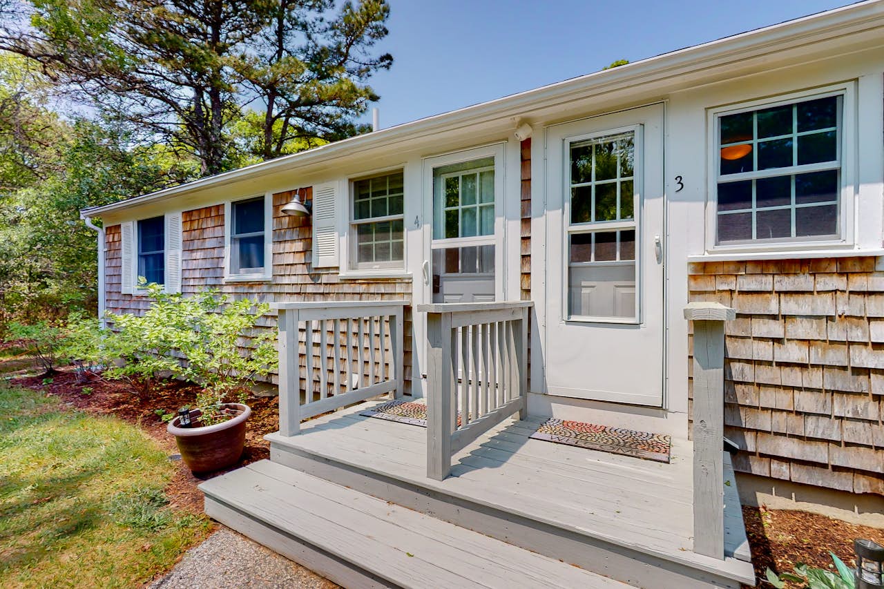 Johns Pond Beach Retreat Unit 3 2 BD Mashpee, MA Vacation Rental
