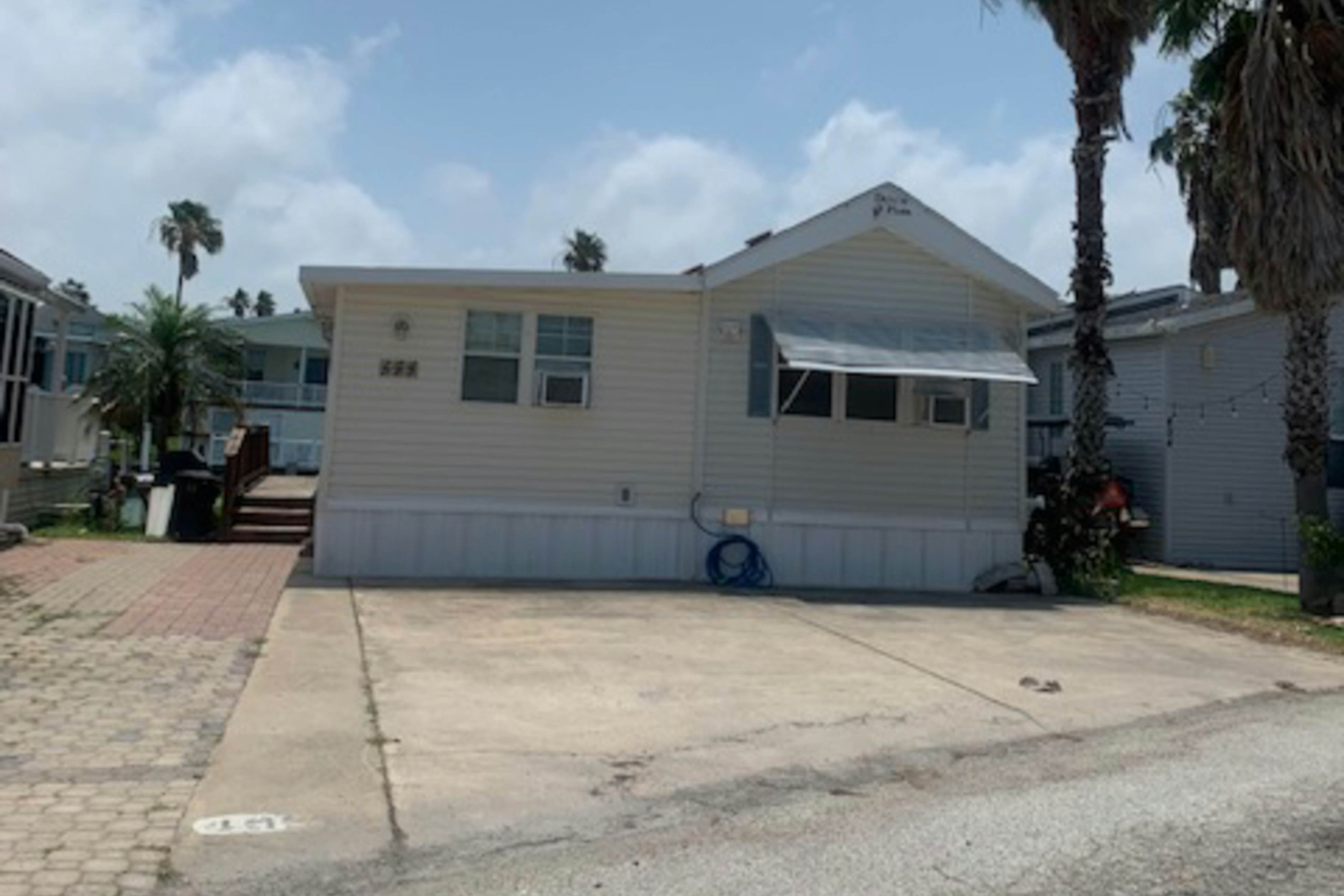 Long Island Village 495 W. Clam