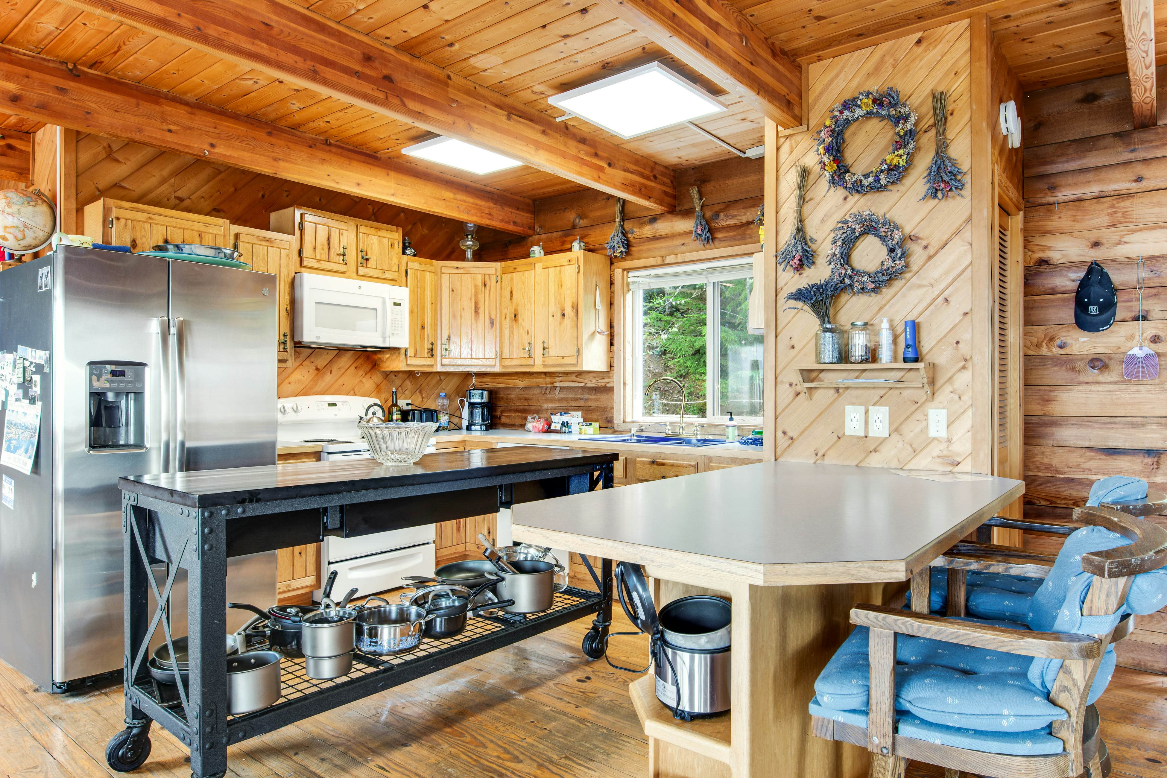 Port Angeles Blue Mountain Lodge with Bunkhouse