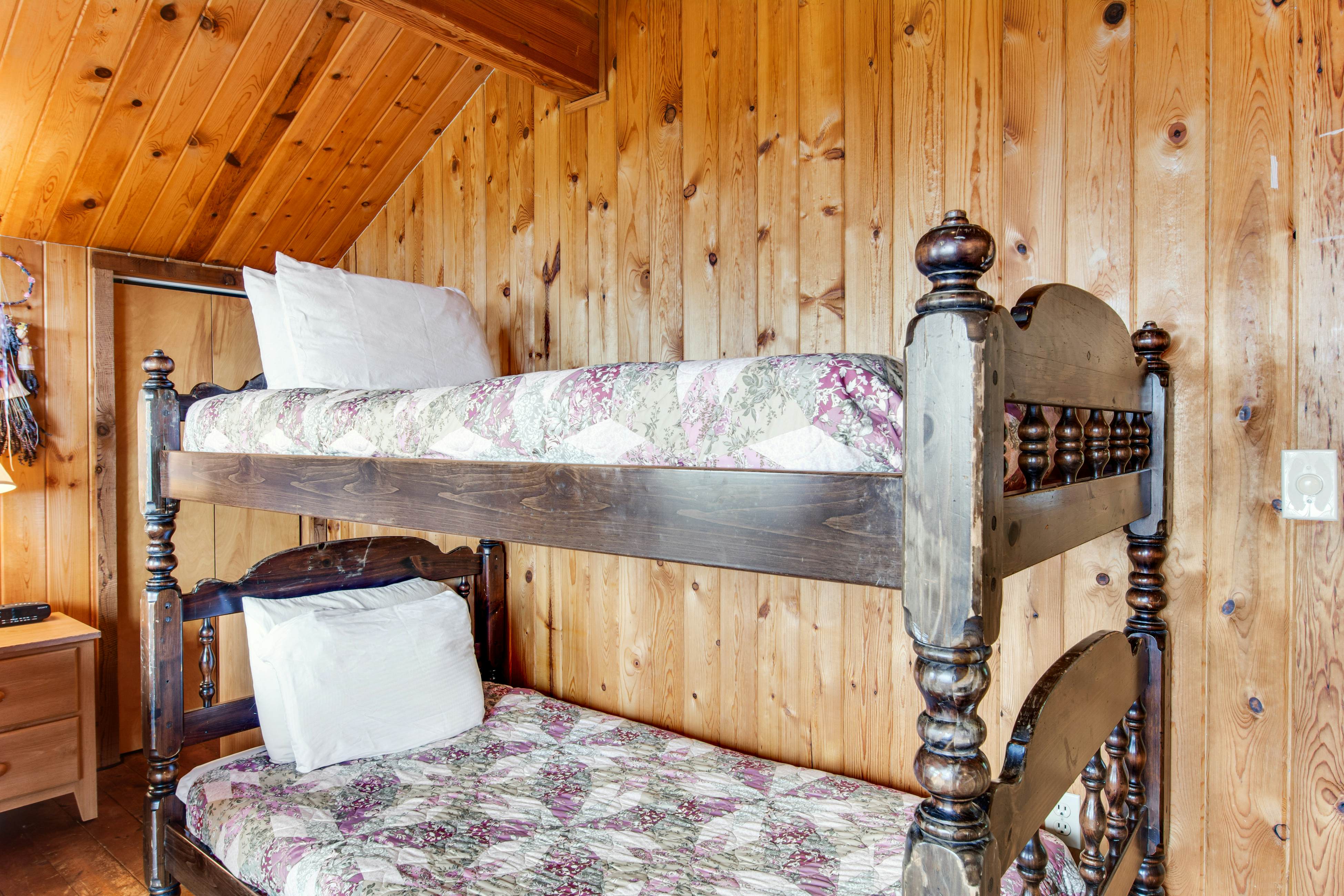 Port Angeles Blue Mountain Lodge with Bunkhouse