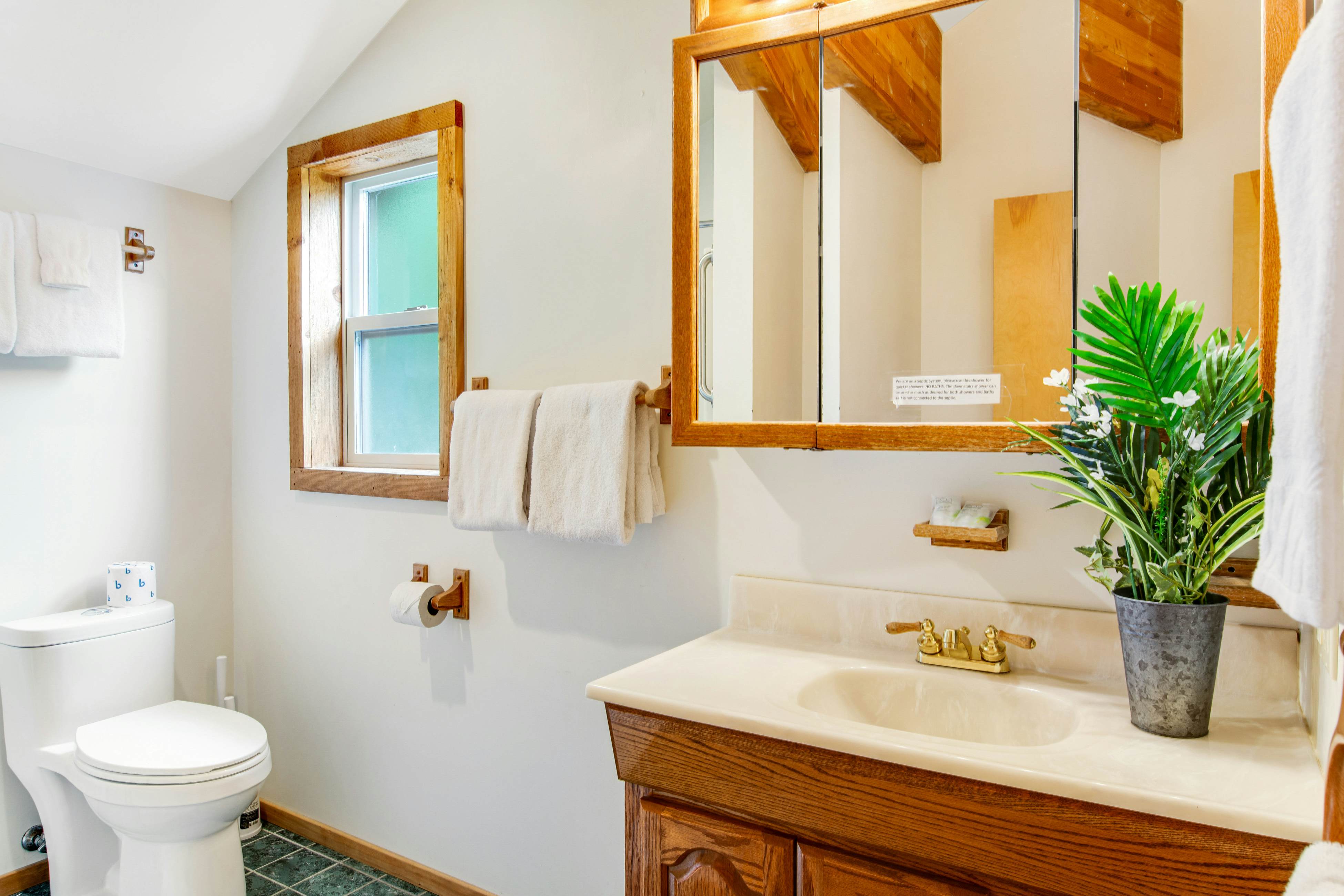 Port Angeles Blue Mountain Lodge with Bunkhouse