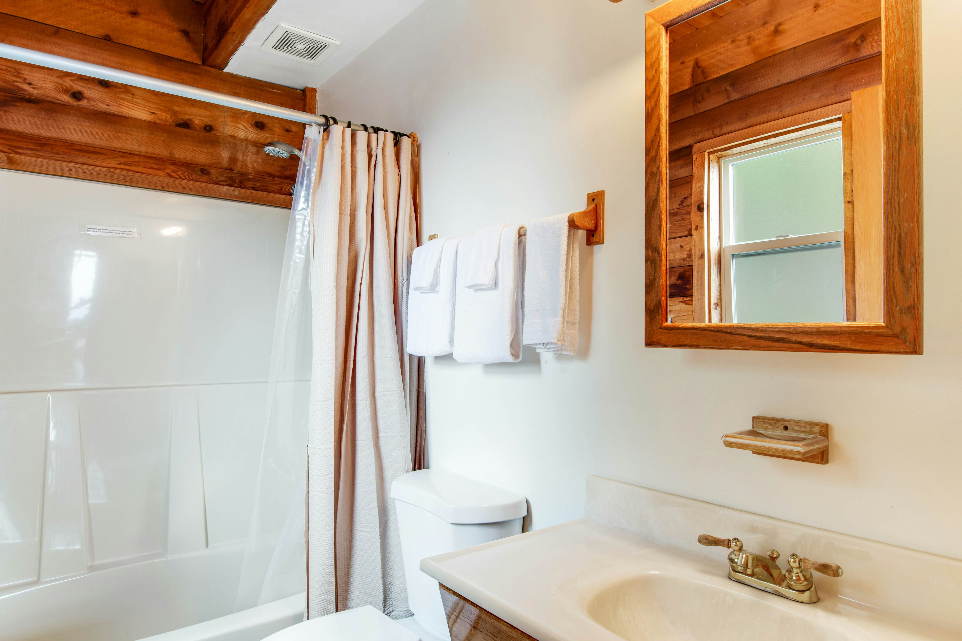 Port Angeles Blue Mountain Lodge with Bunkhouse