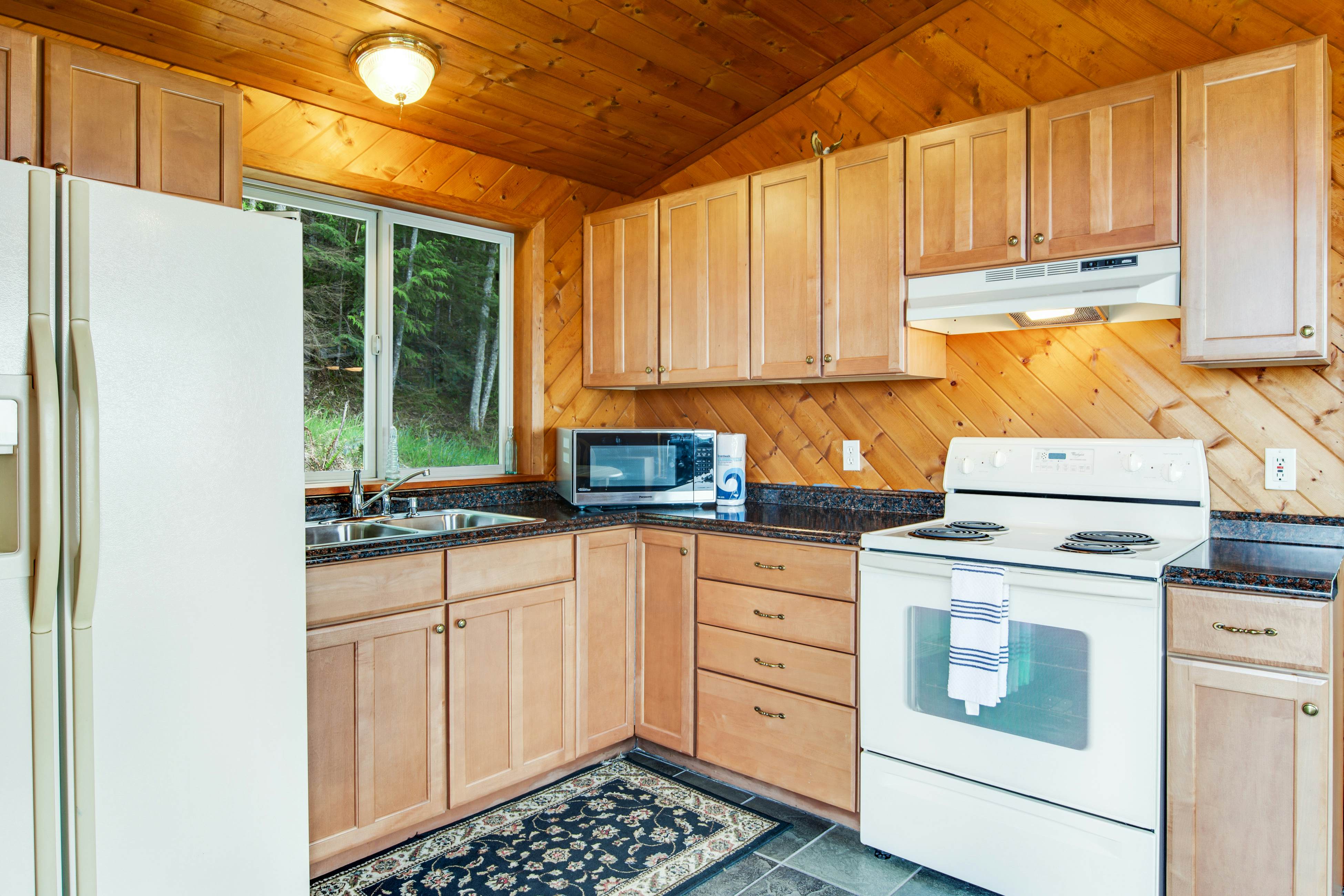 Port Angeles Blue Mountain Lodge with Bunkhouse