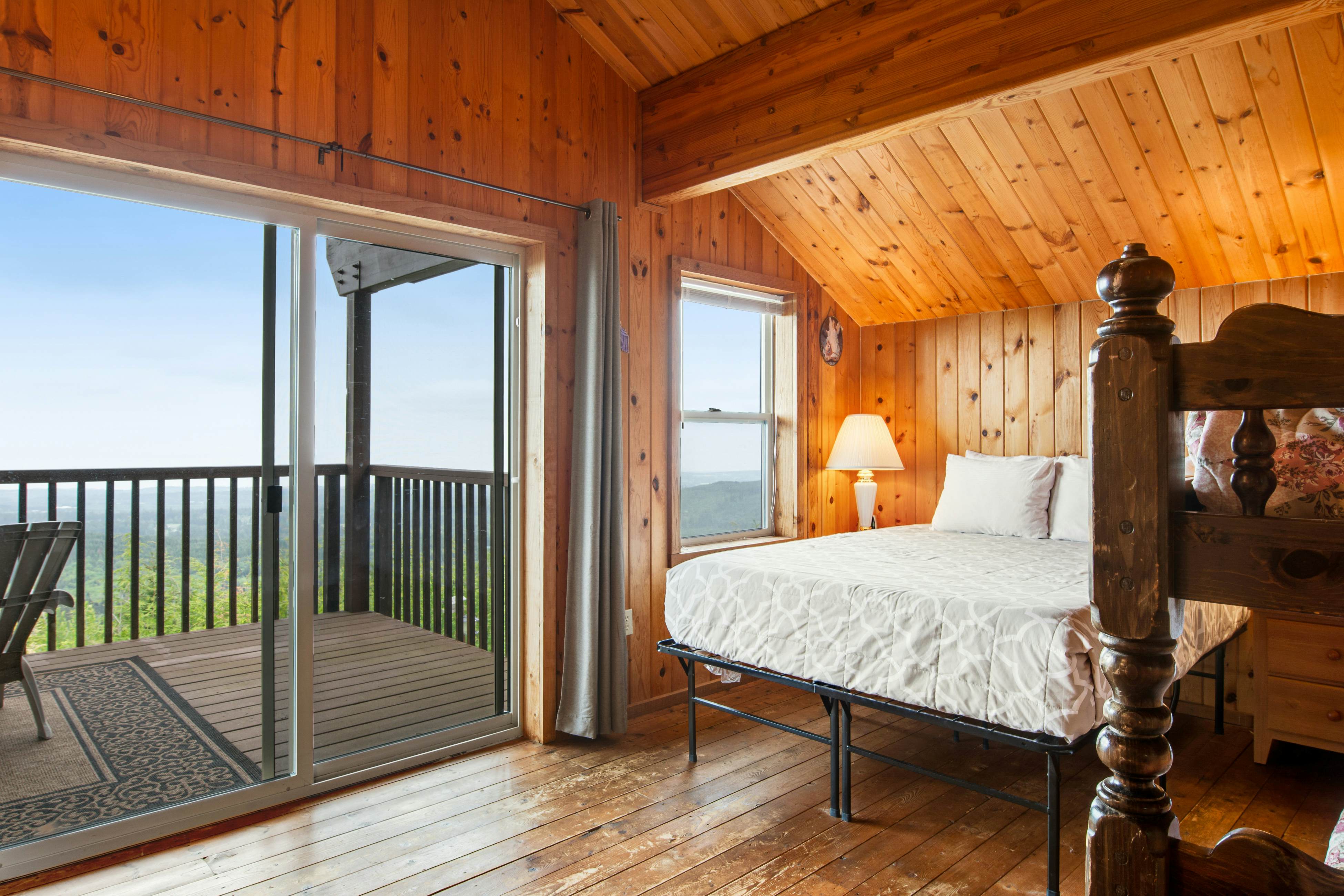Port Angeles Blue Mountain Lodge with Bunkhouse