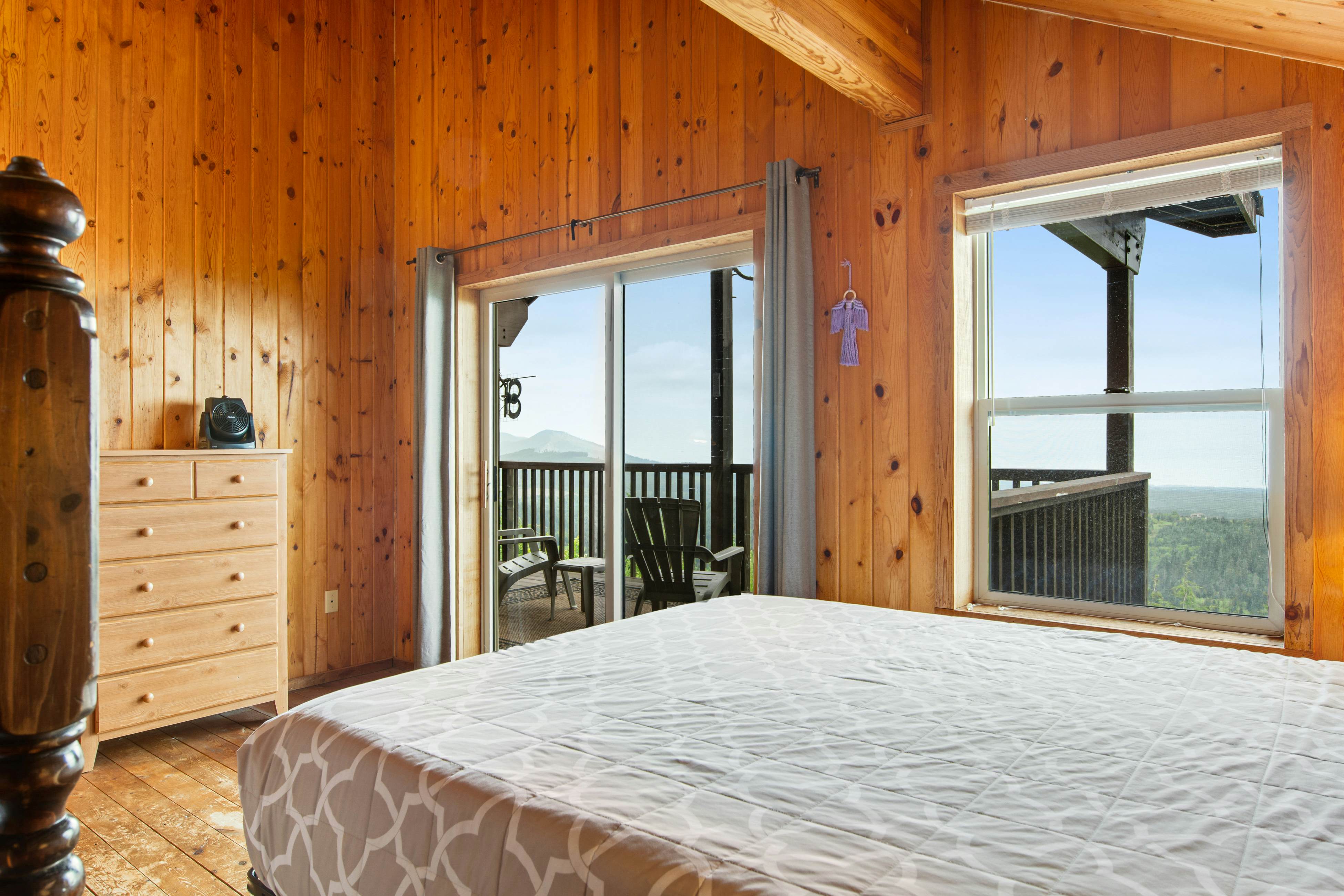 Port Angeles Blue Mountain Lodge with Bunkhouse