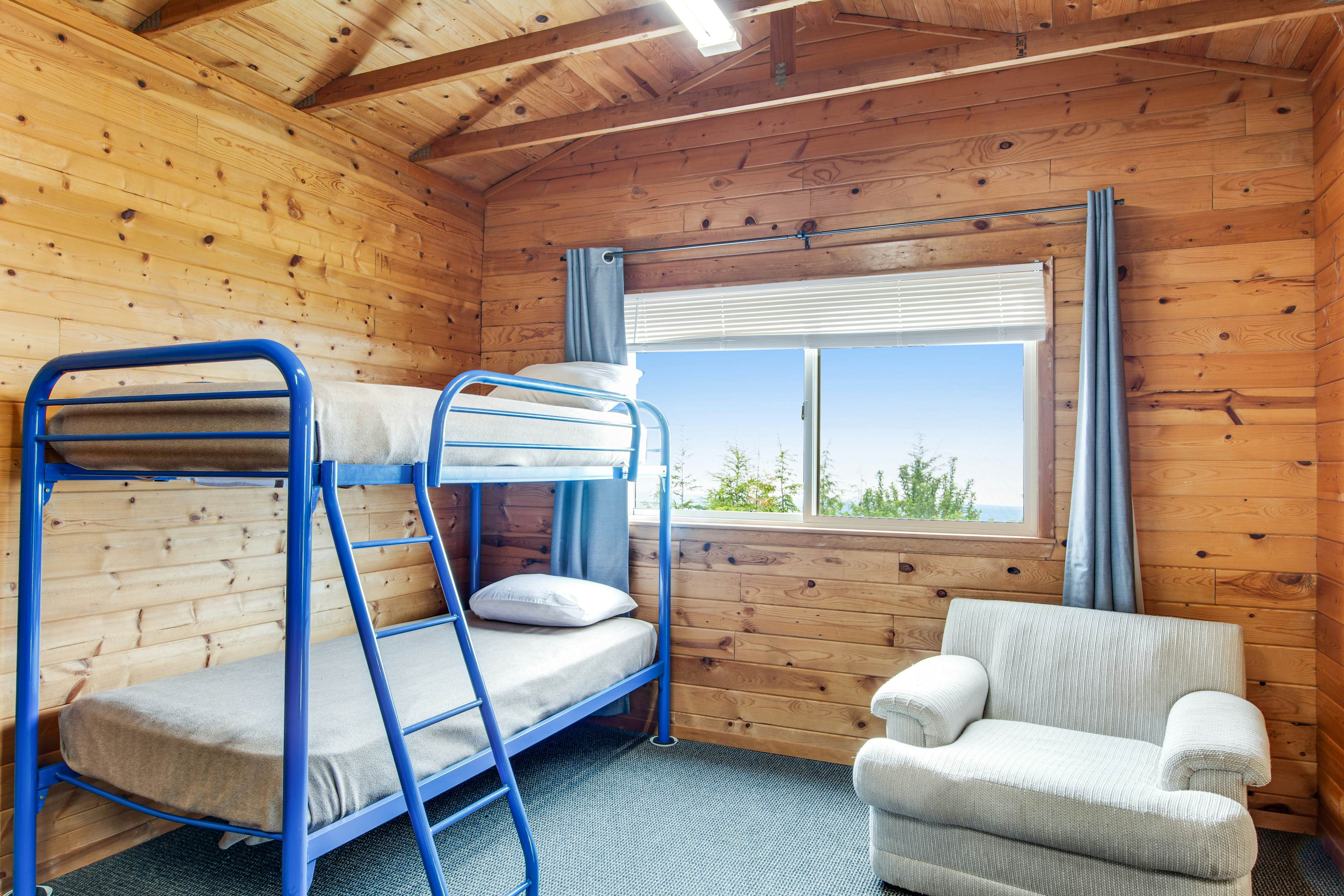 Port Angeles Blue Mountain Lodge with Bunkhouse