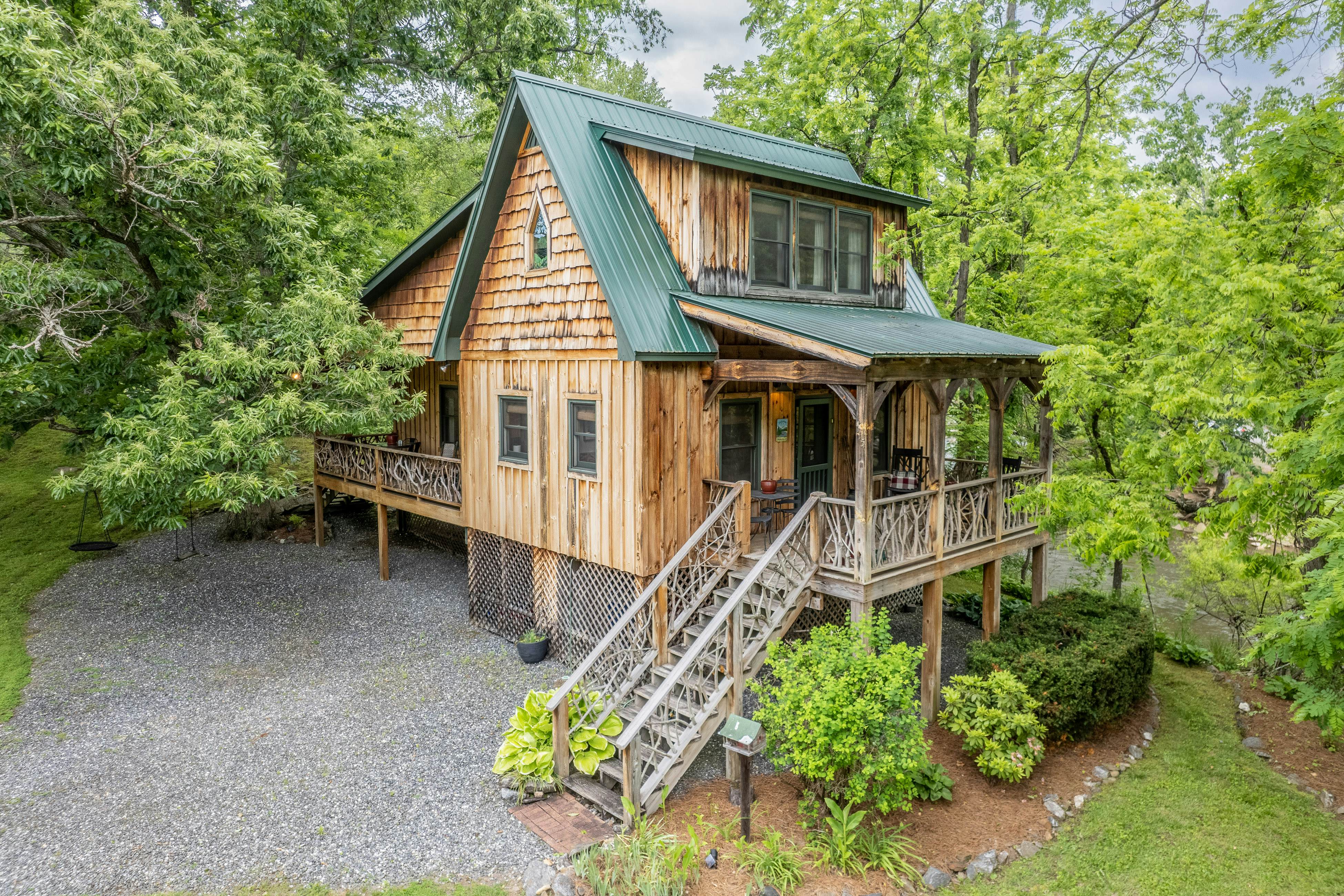 Water's Edge Cabin 2 BD Sylva, NC Vacation Rental Vacasa