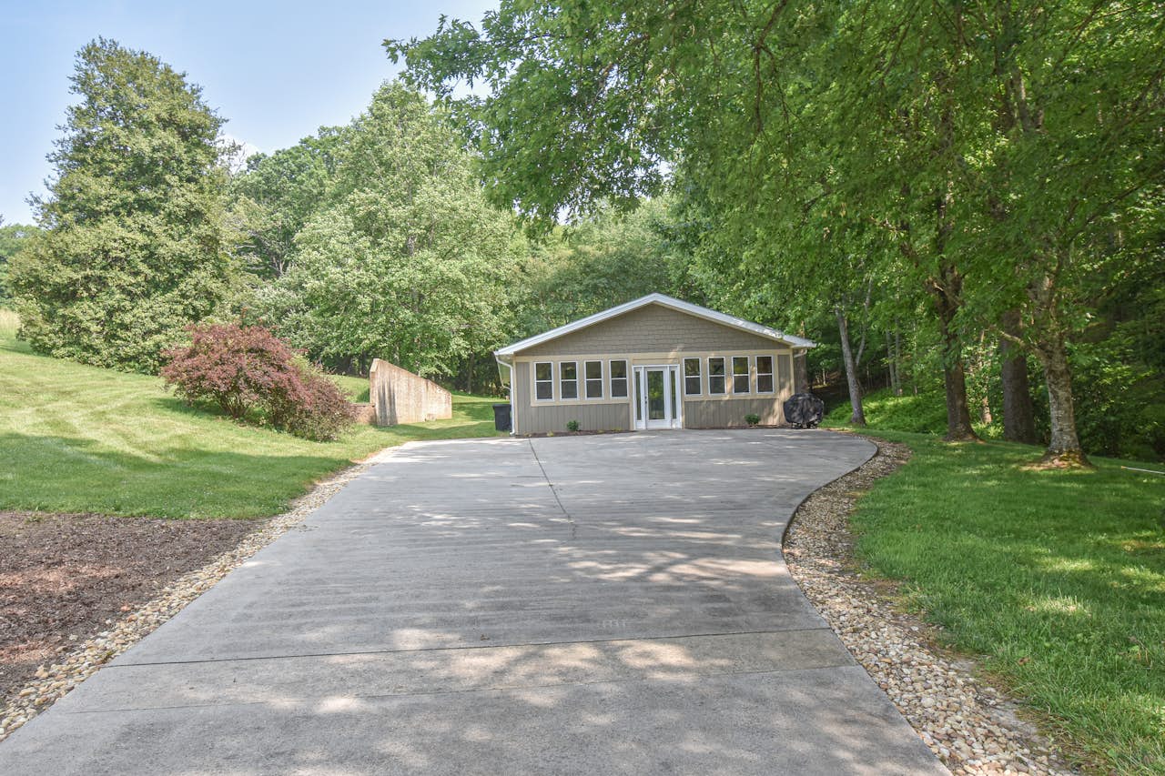 Blairsville Glen 2 BD Blairsville, GA Vacation Rental Vacasa