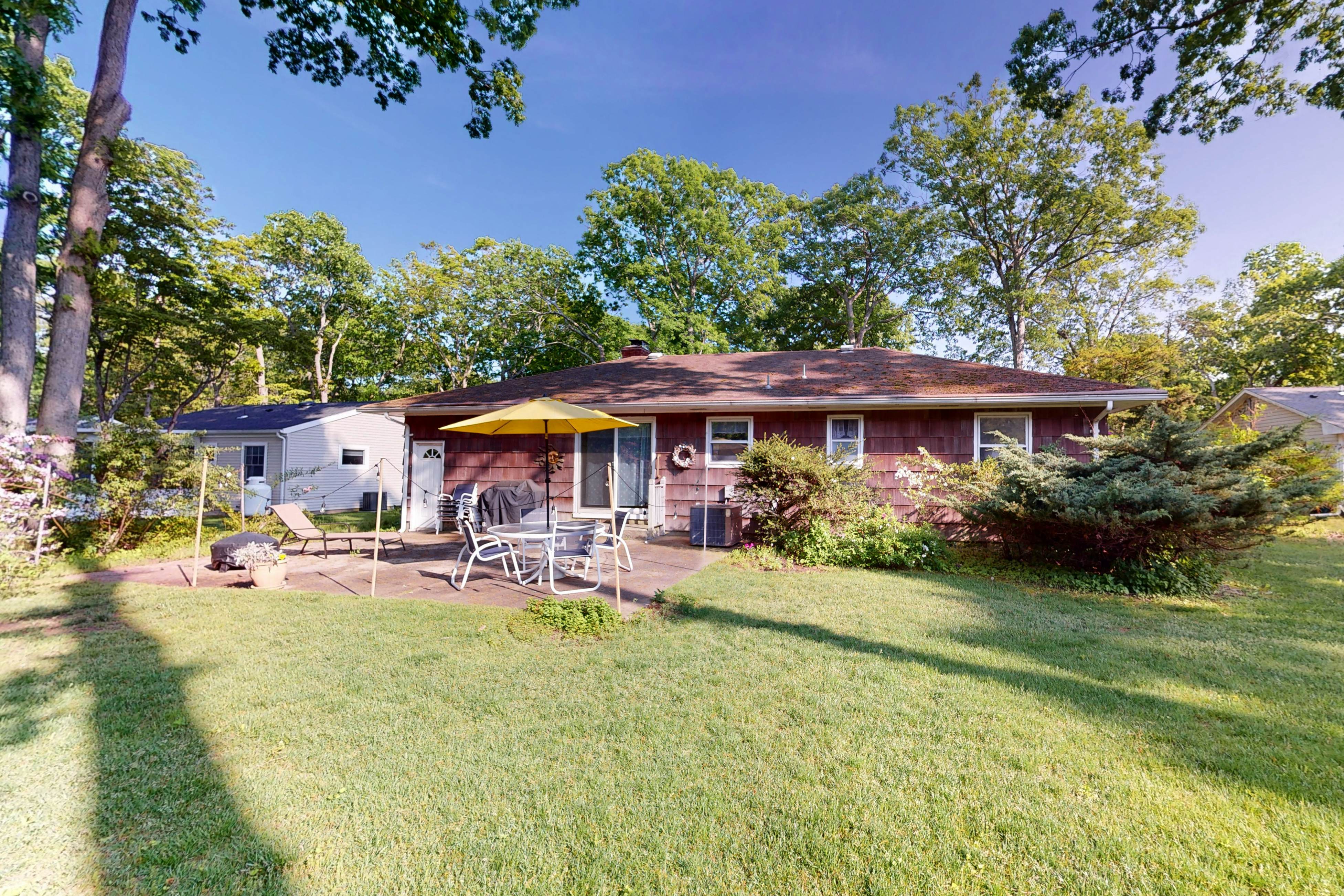 The Endless Summer Cottage 3 BD Cutchogue, NY Vacation Rental Vacasa