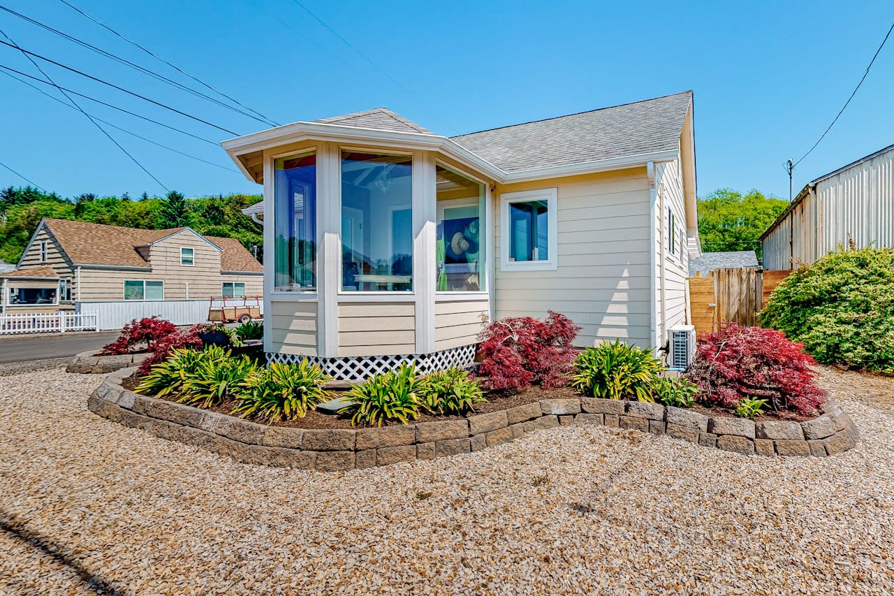 Comfy Corner by the Bay 3 BD Reedsport, OR Vacation Rental Vacasa