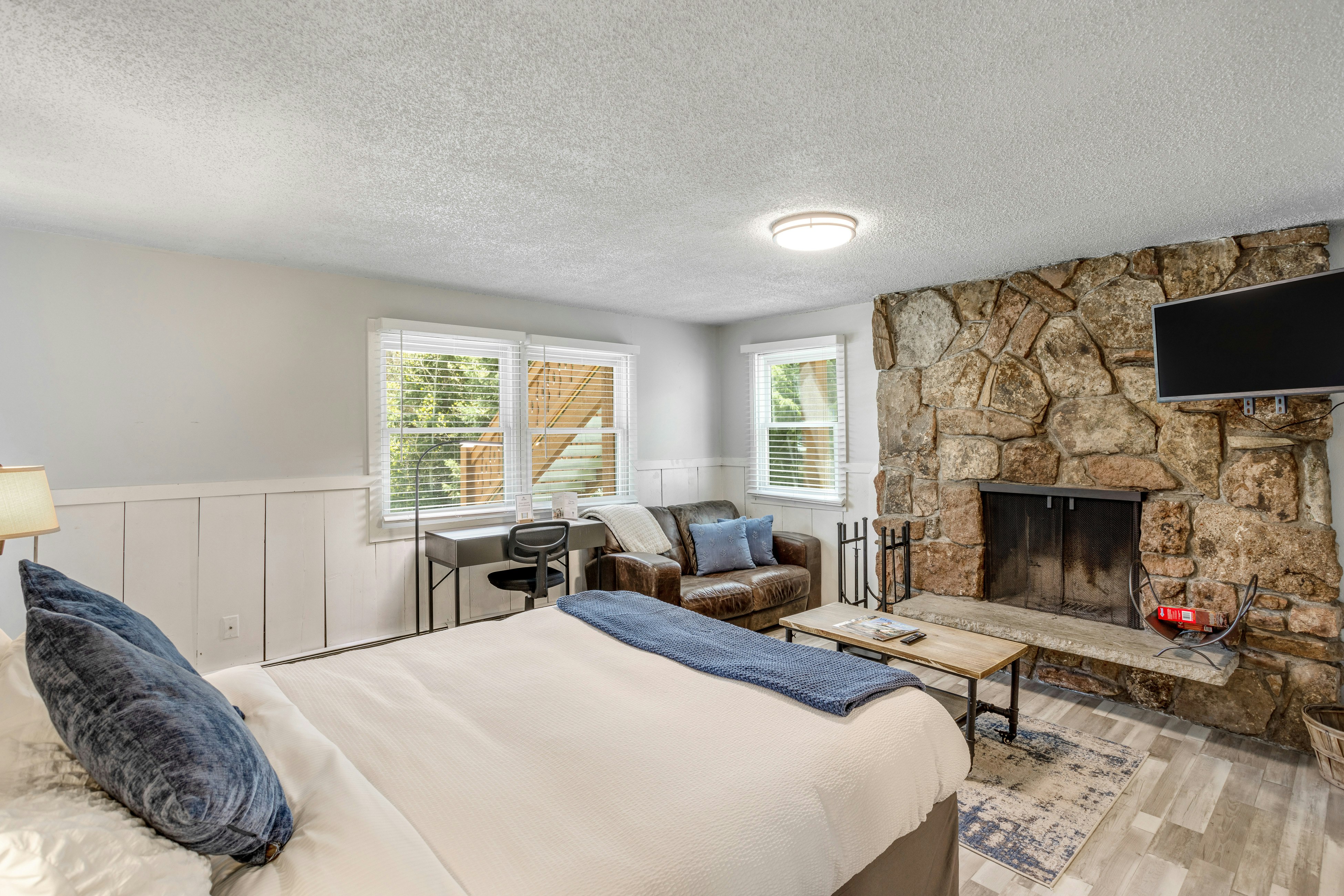 Shredders & Hikers Delight -Downstairs