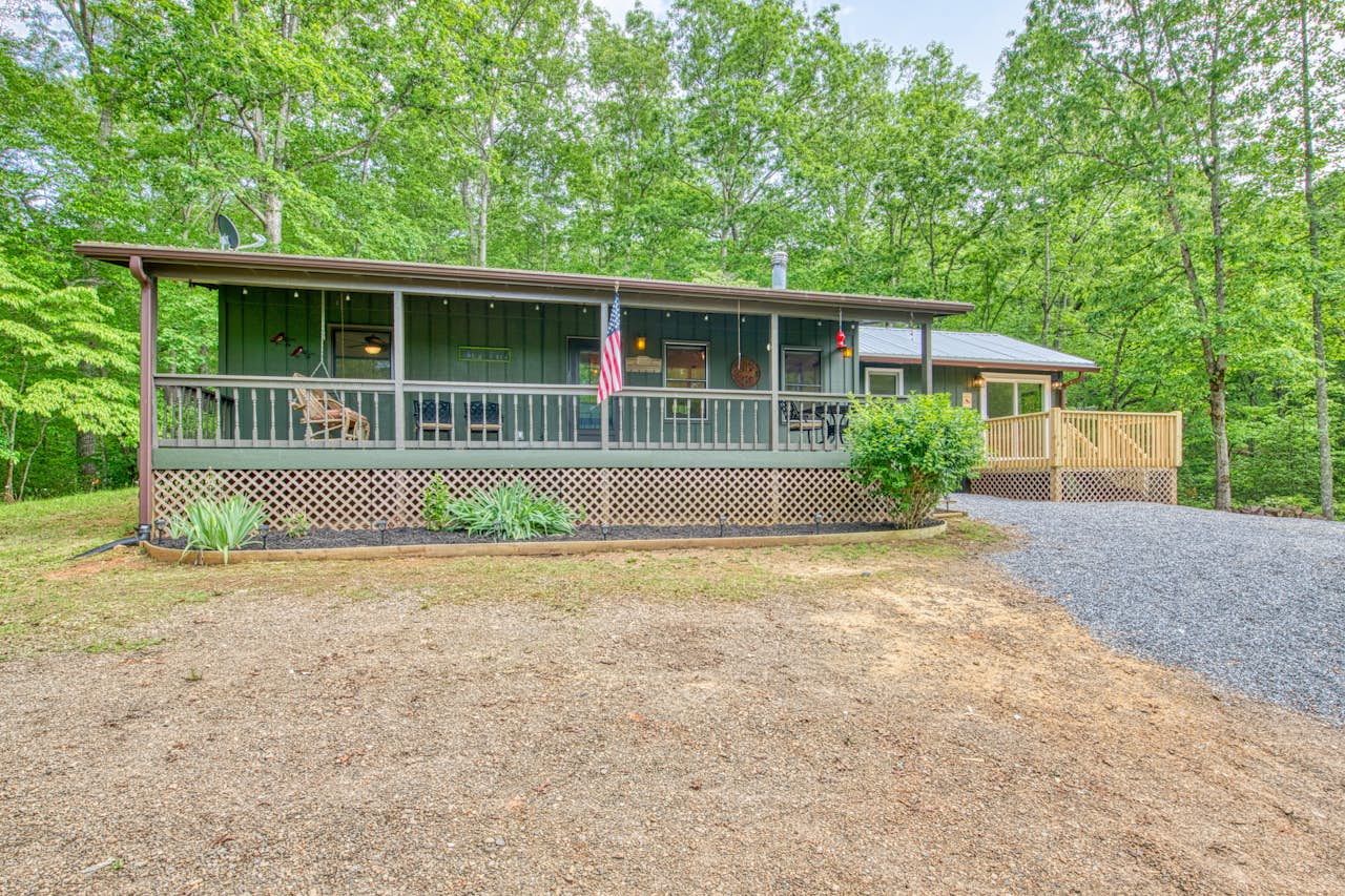 Cardinal Cabin 3 BD Franklin, NC Vacation Rental Vacasa
