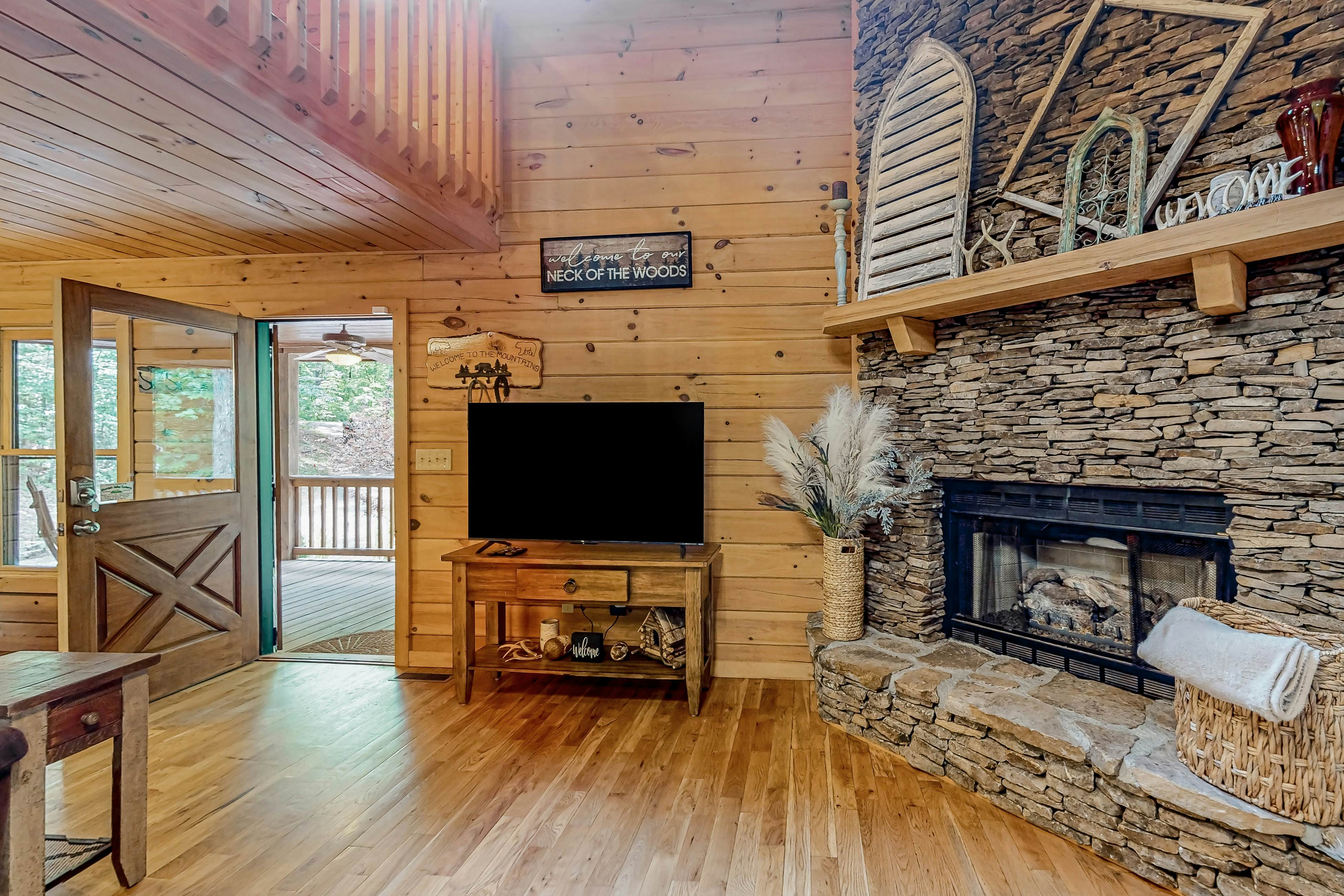 5 Arrows Cabin 3 BD McCaysville, GA Vacation Rental Vacasa