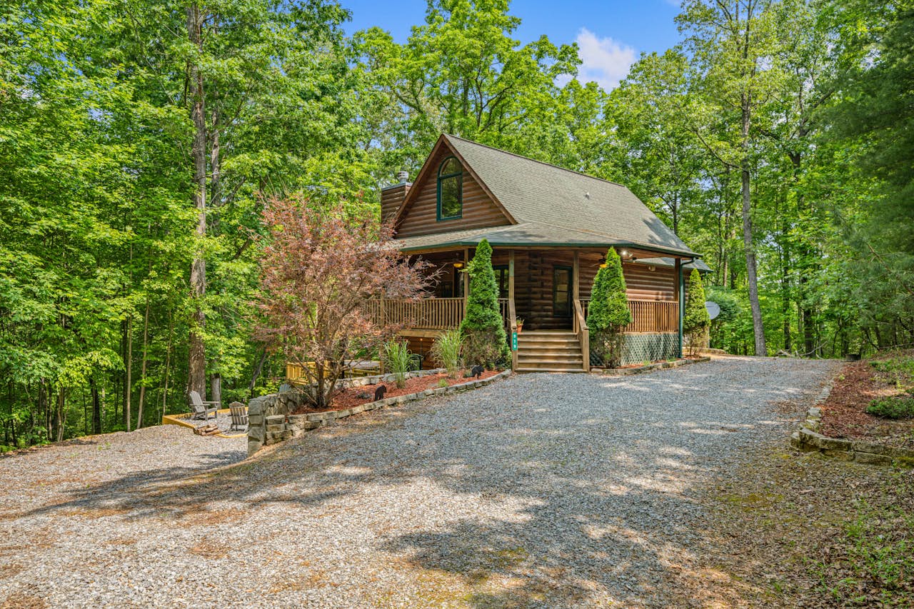 5 Arrows Cabin 3 BD McCaysville, GA Vacation Rental Vacasa