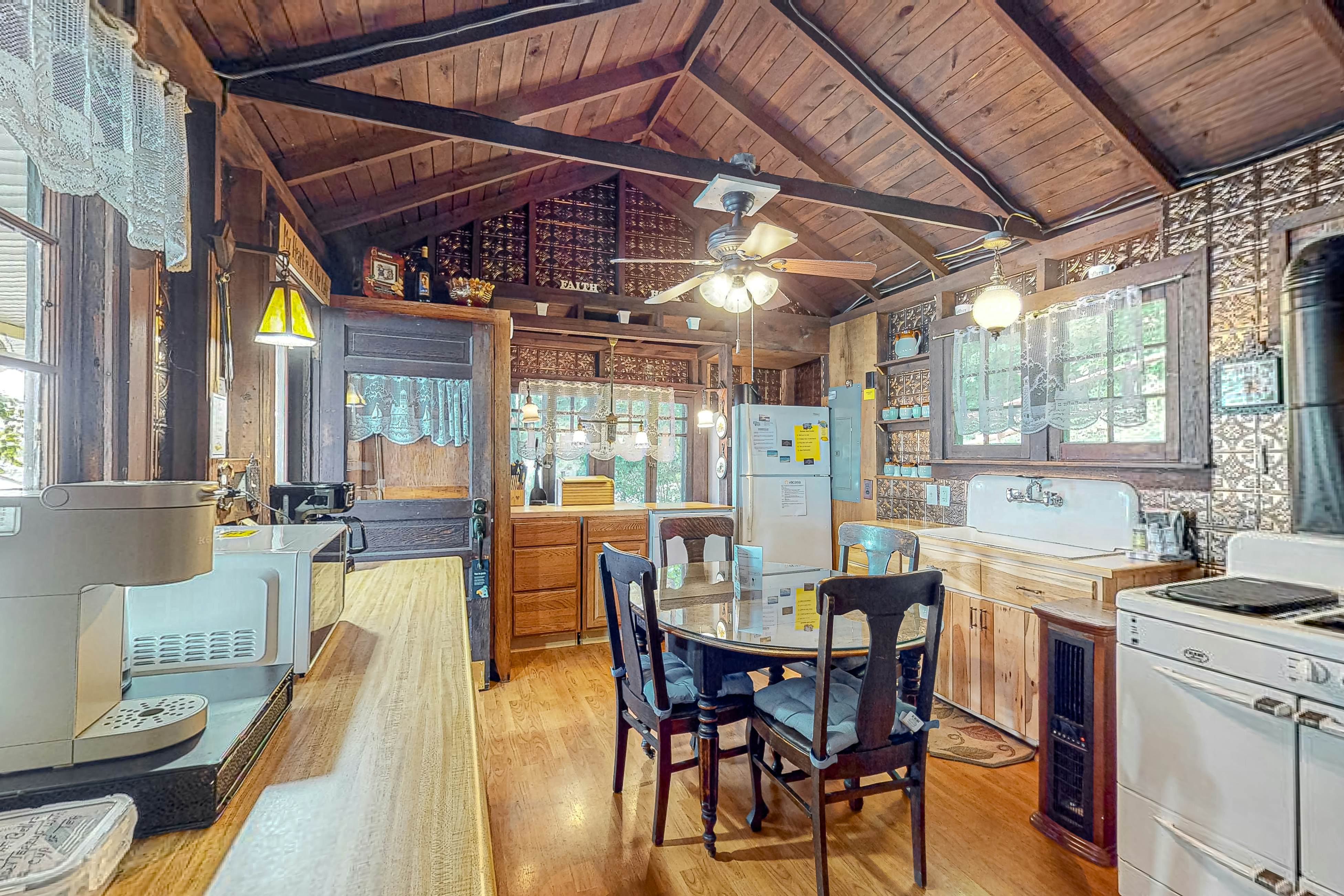 Belle's Buttercup 4 BD Dundee, NY Vacation Rental Vacasa