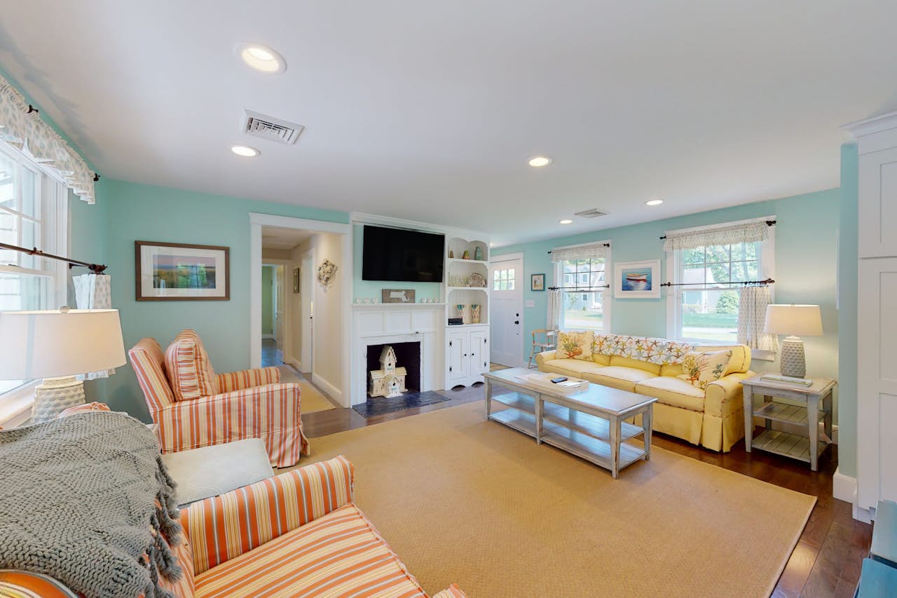 Cape Cod Pond Front Haven 3 BD Centerville, MA Vacation Rental Vacasa