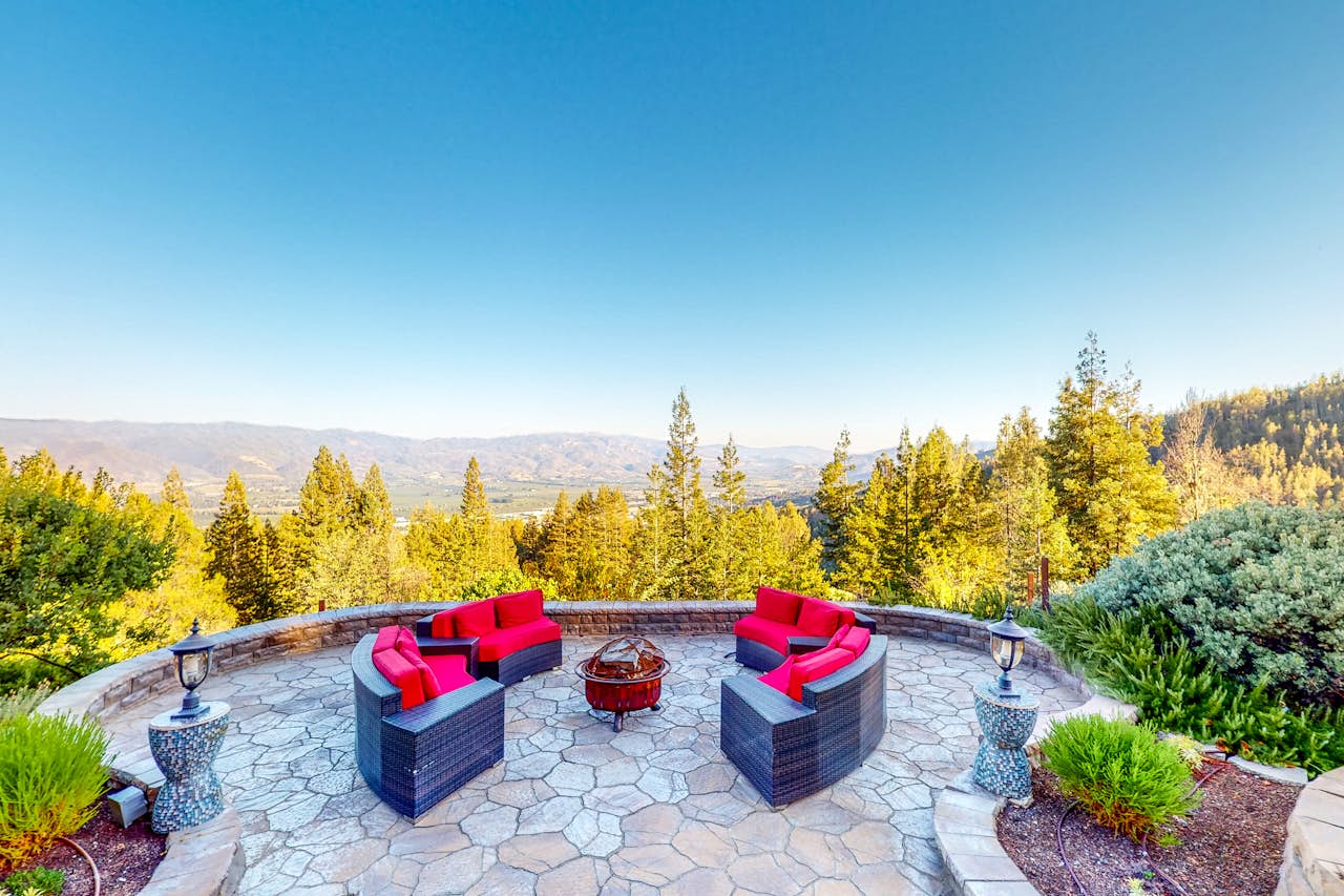 Luxury Mountain Getaway 4 BD Ukiah, CA Vacation Rental Vacasa