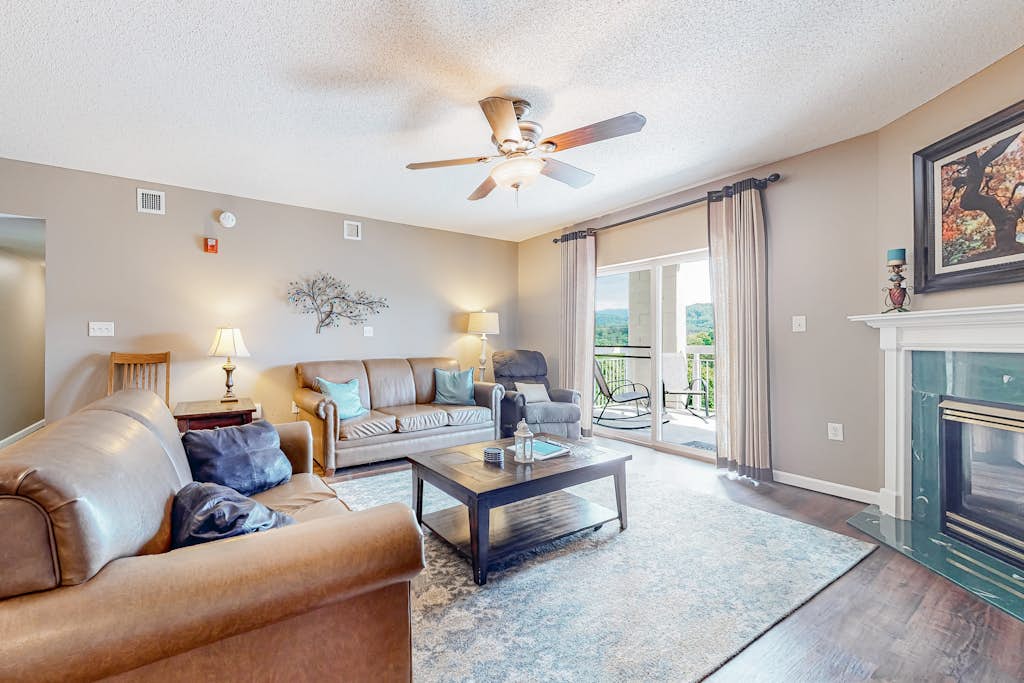 Mtn View Condo, Sleeps 8, Pool W Lazy River, Hot Tub β Pigeon Forge, TN β vacation rental