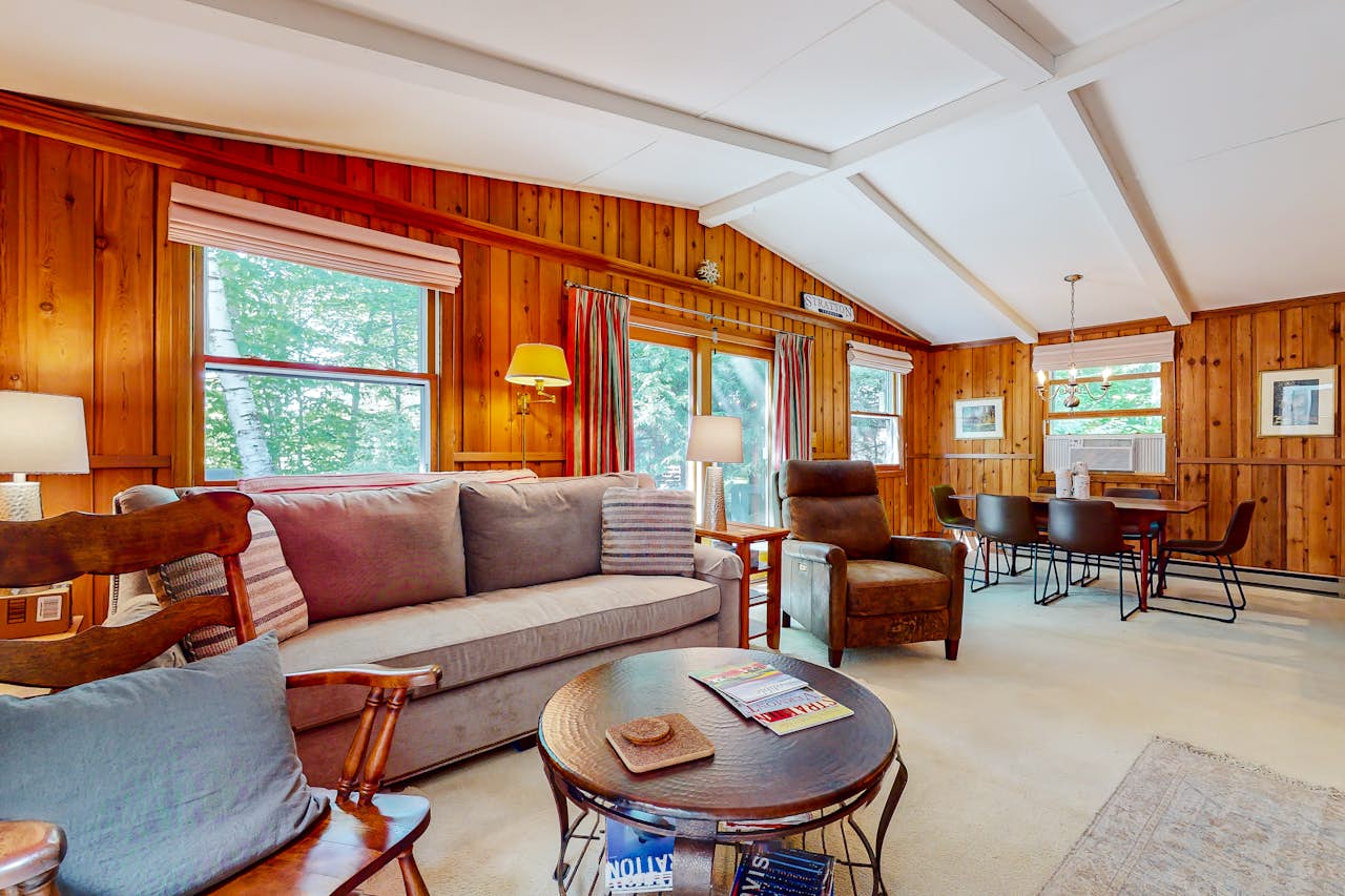 Snowflake Cabin 3 BD Winhall, VT Vacation Rental Vacasa