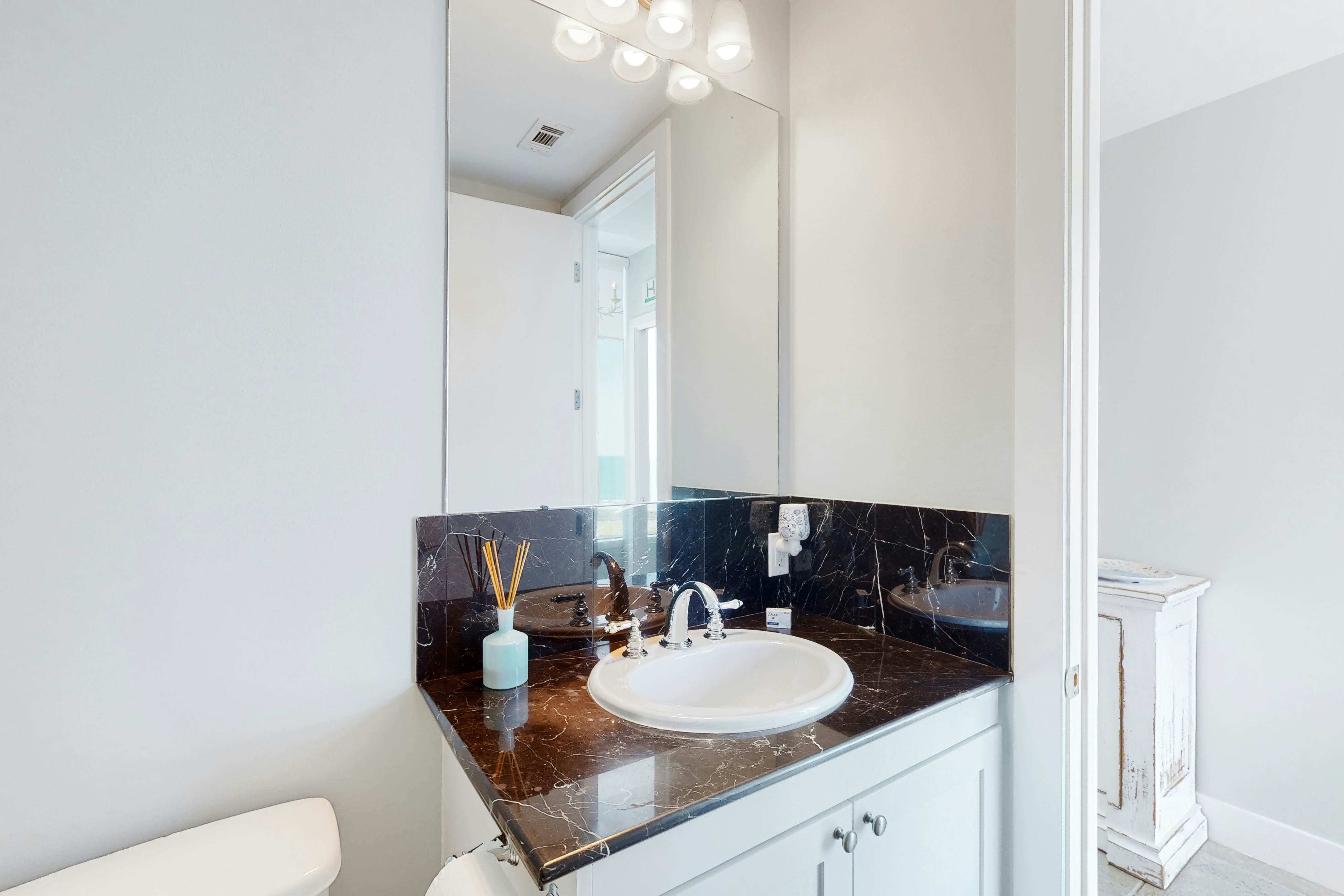 Emerald By the Sea 1214 - Sea for Miles