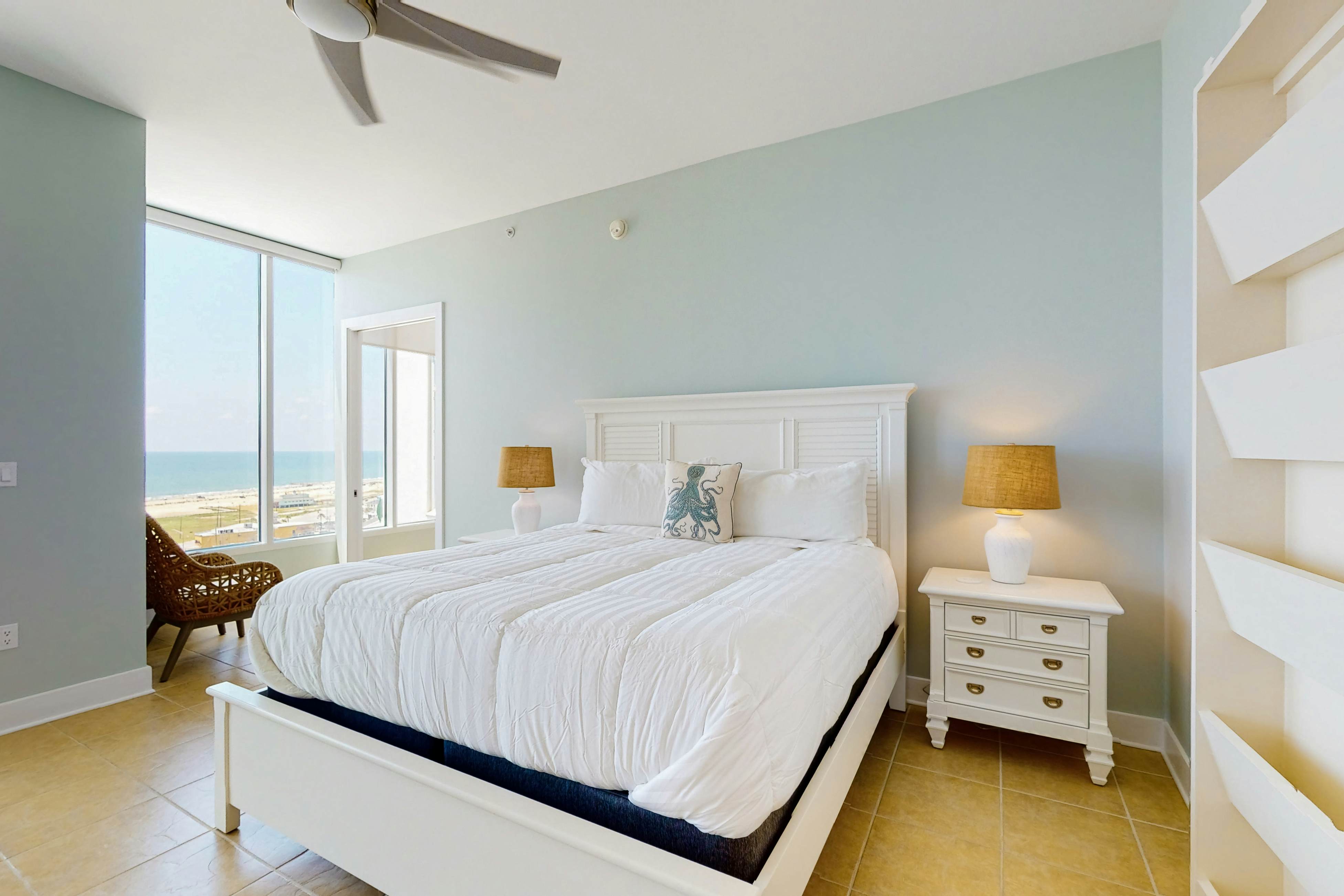 Emerald By the Sea 1214 - Sea for Miles