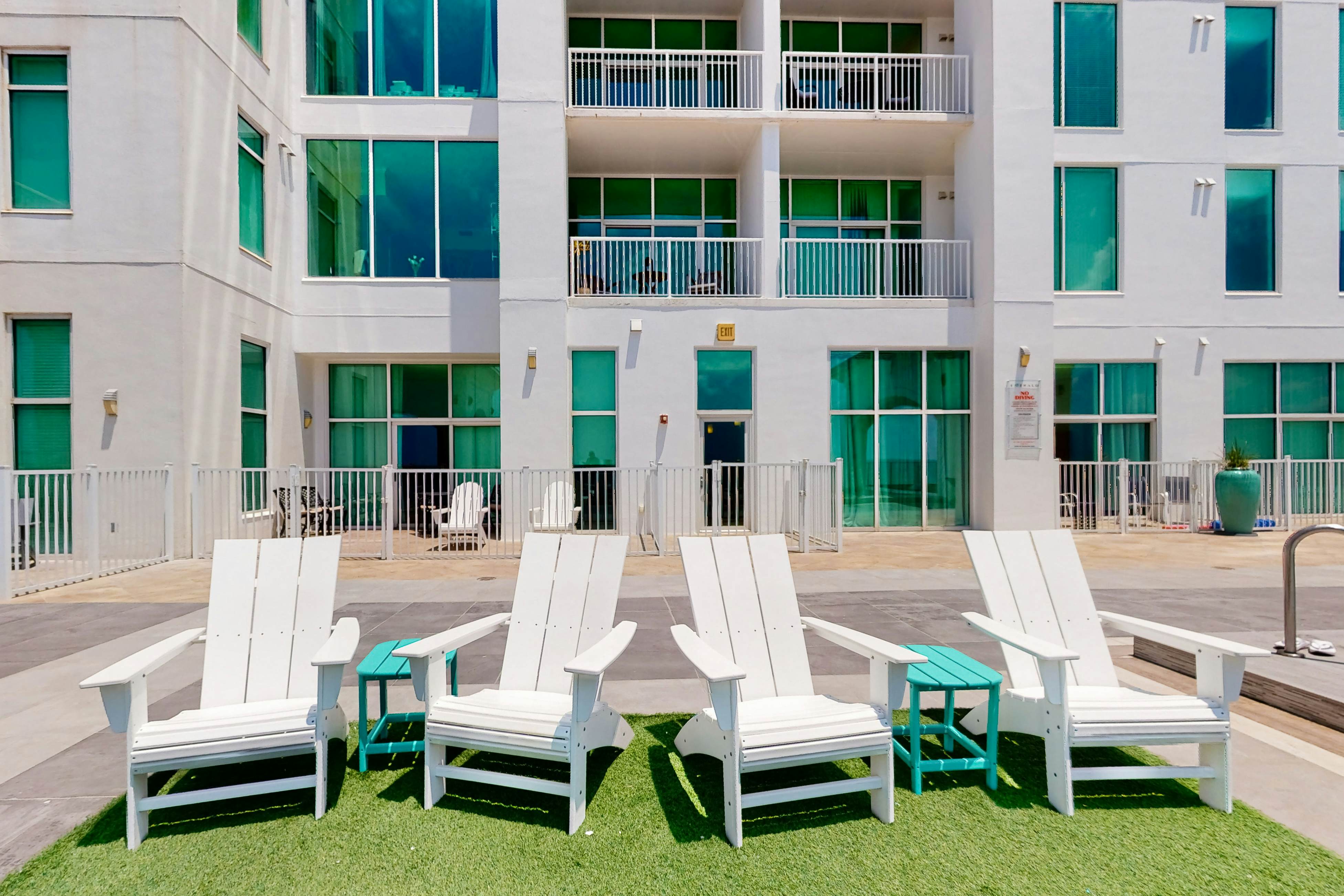 Emerald By the Sea 1214 - Sea for Miles