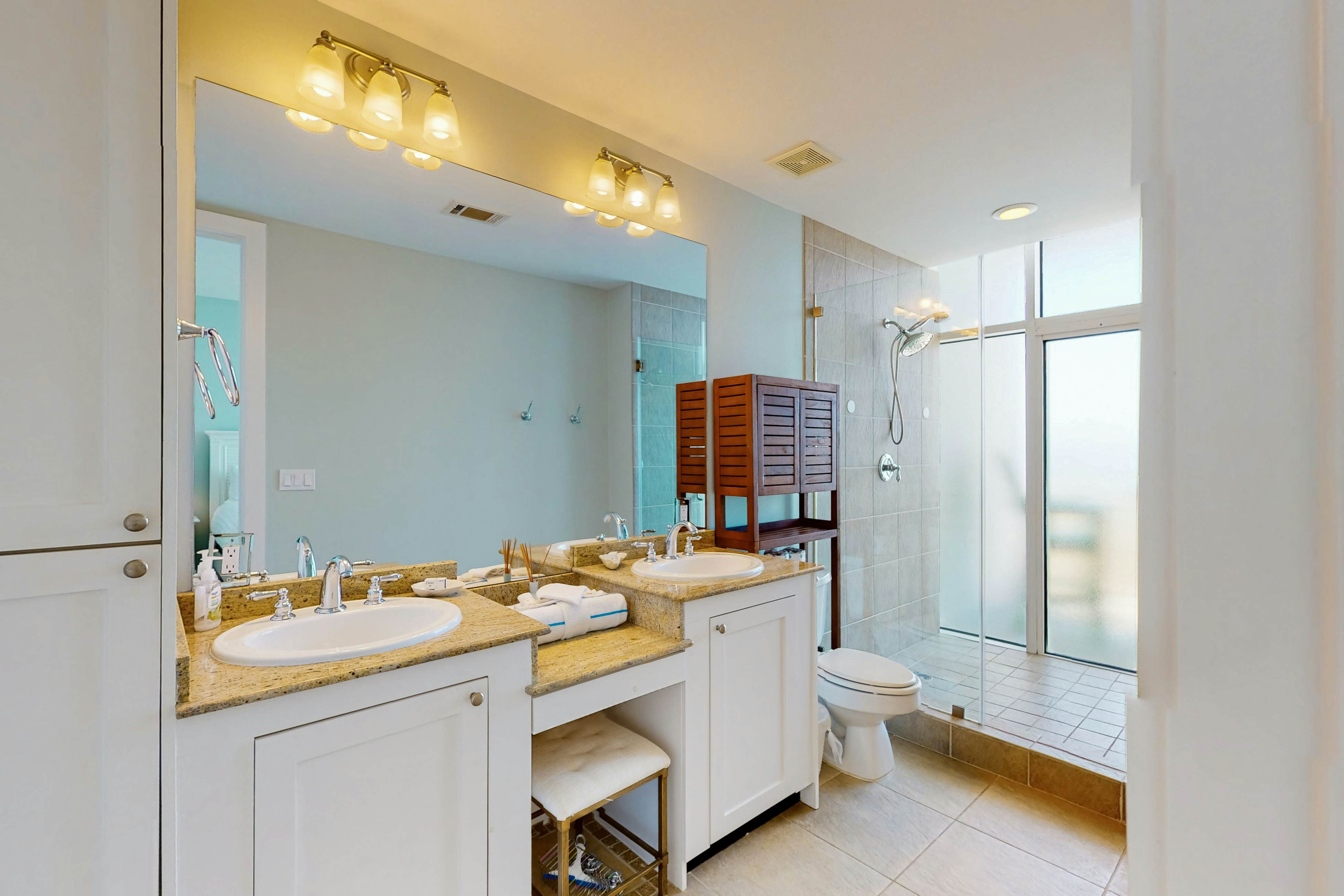 Emerald By the Sea 1214 - Sea for Miles