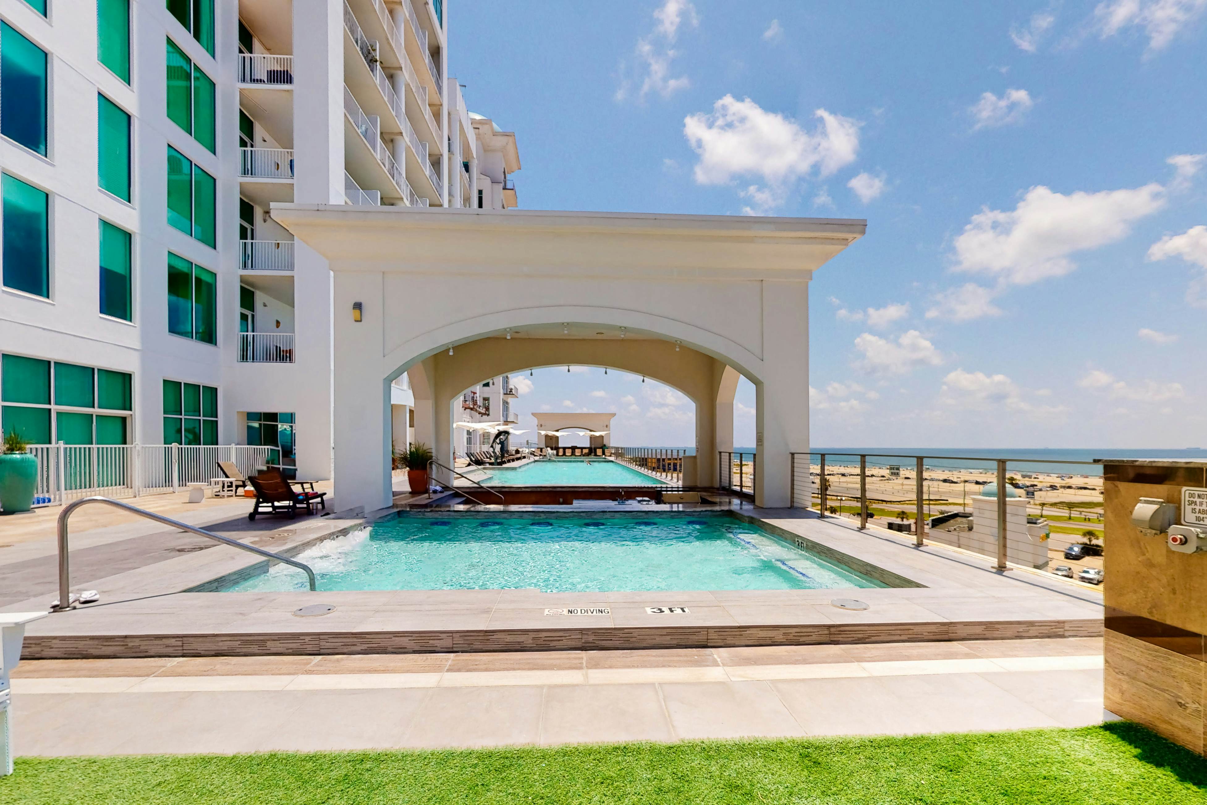 Emerald By the Sea 1214 - Sea for Miles