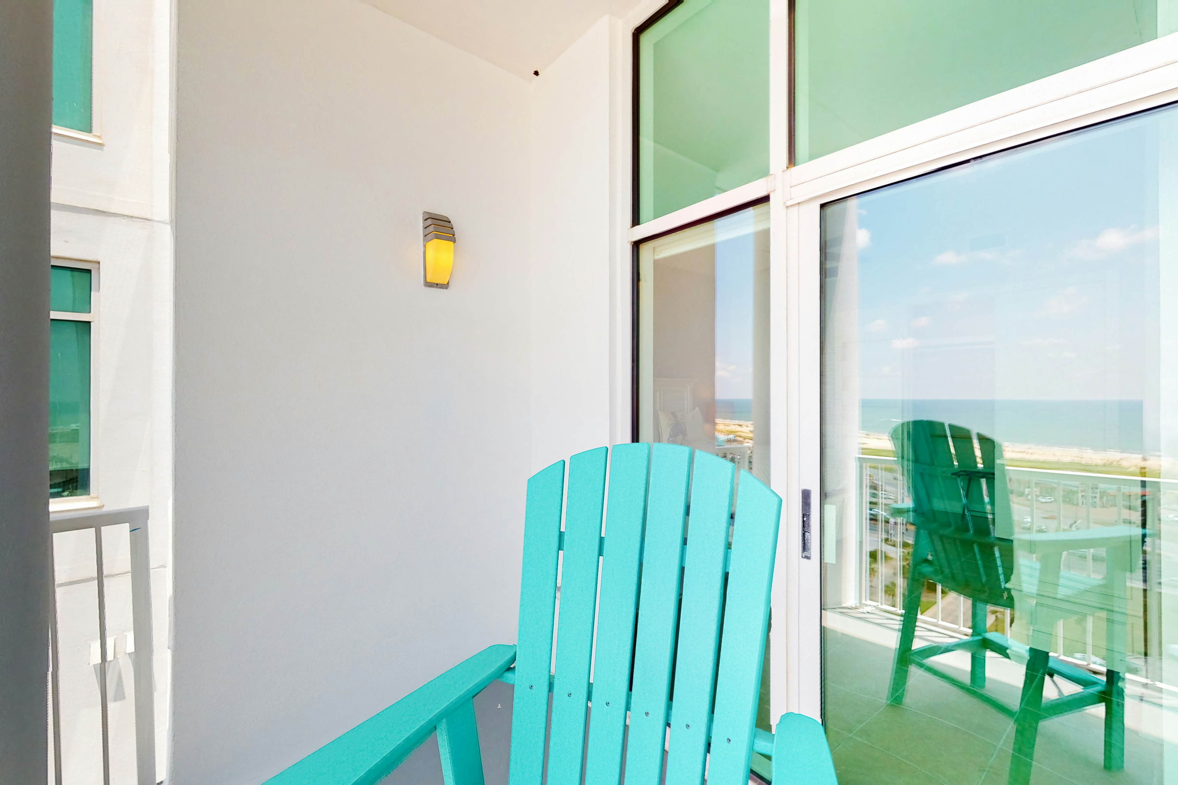 Emerald By the Sea 1214 - Sea for Miles