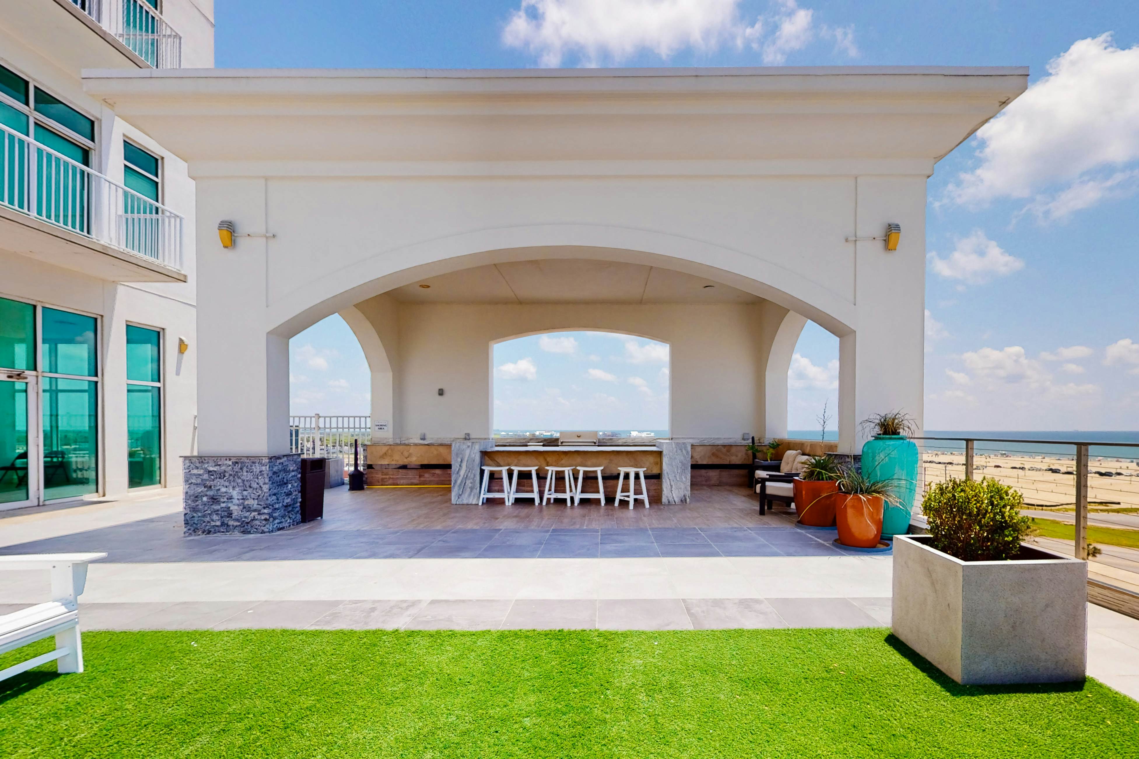 Emerald By the Sea 1214 - Sea for Miles