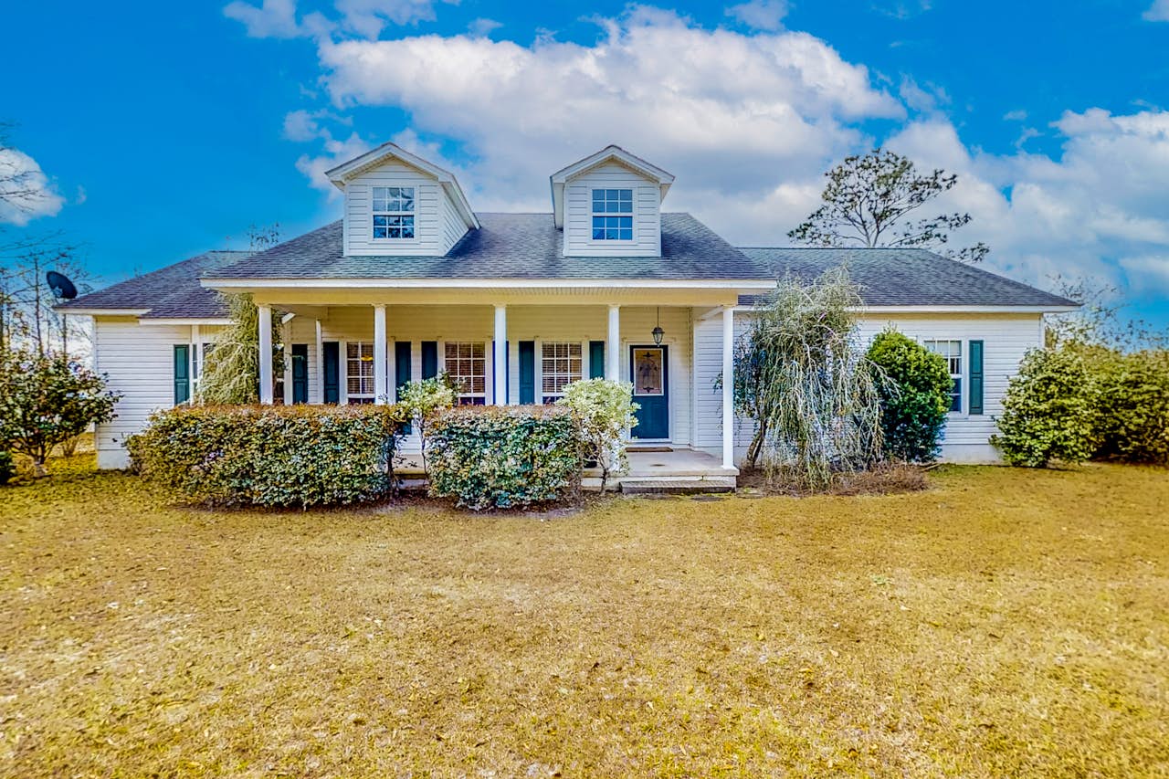 Satterfield Boathouse on Lake Seminole 4 BD Donalsonville, GA